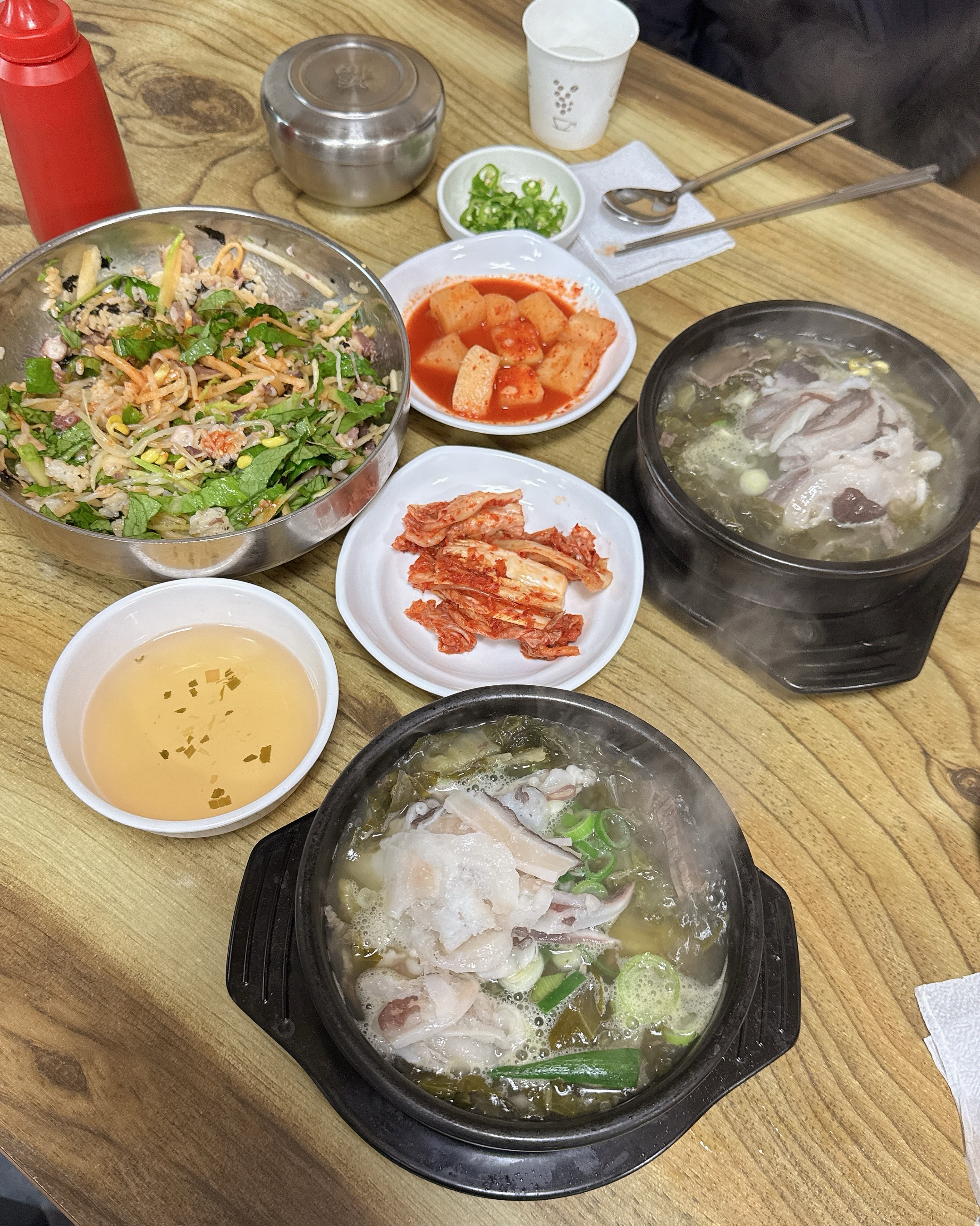 여기서만 먹어볼 수 있는 이색국밥인 문어국밥. - 아바이마을 맛집 속초문어국밥