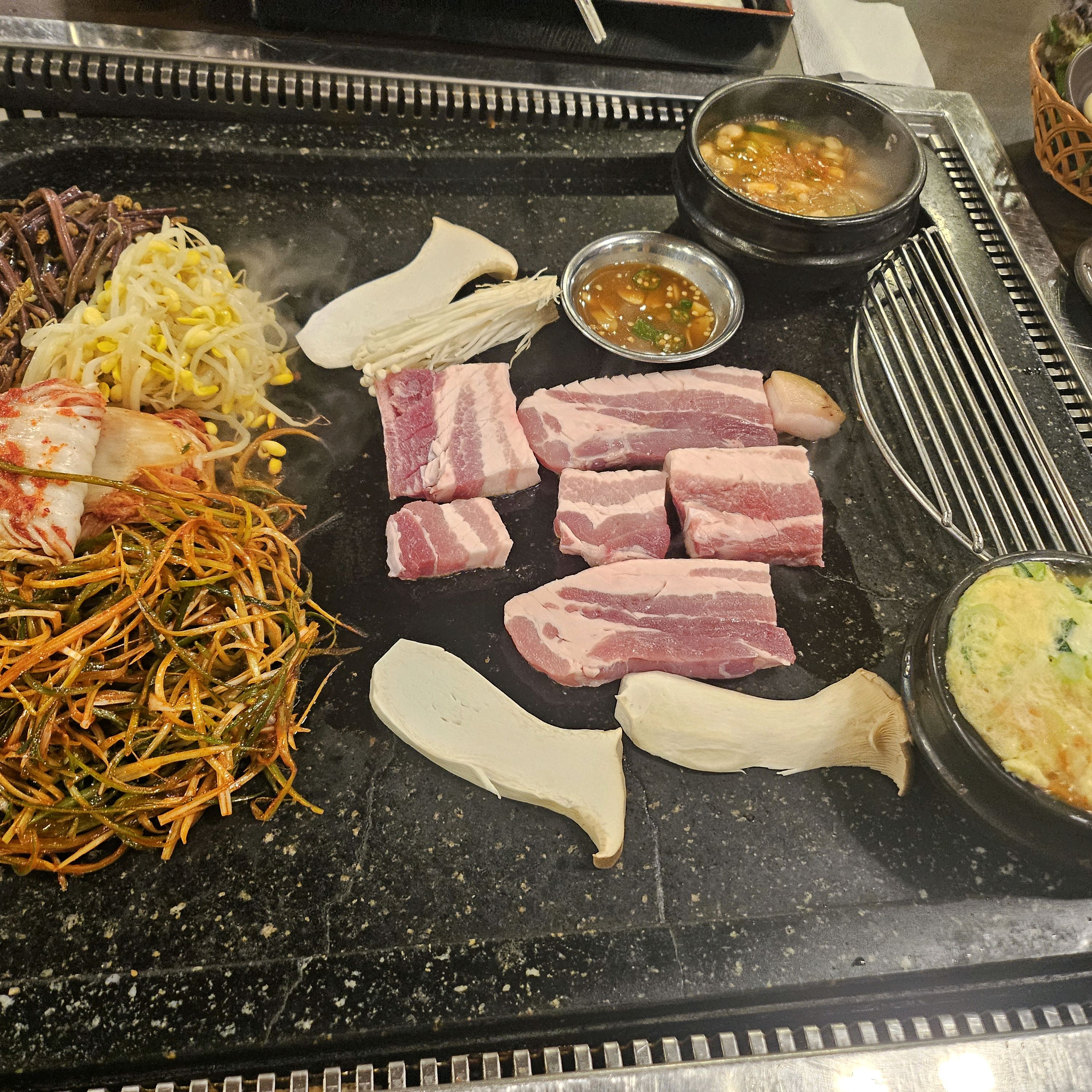 자주 오는데 늘 맛있고 - 불당동 맛집 빠박이네돌판삼겹살 불당점