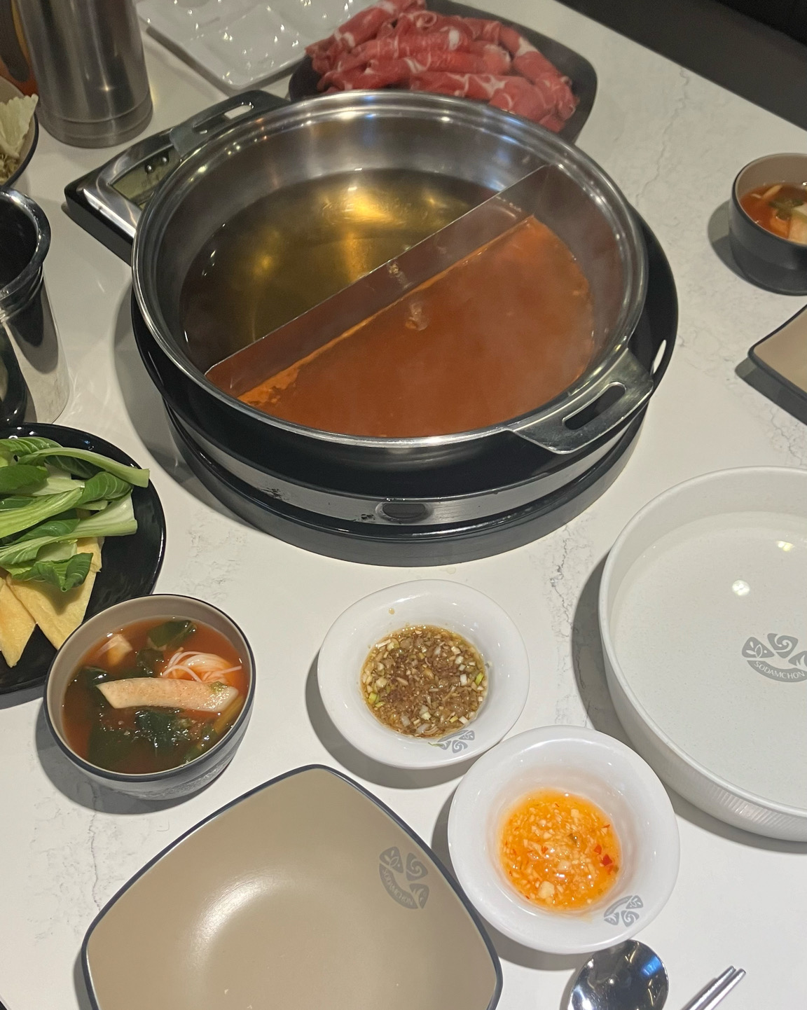 샤브샤브는 소담촌이 가장 맛있는 것 같아요! 리필바 야채 퀄리티들도 좋고 고기도 싸구려 고