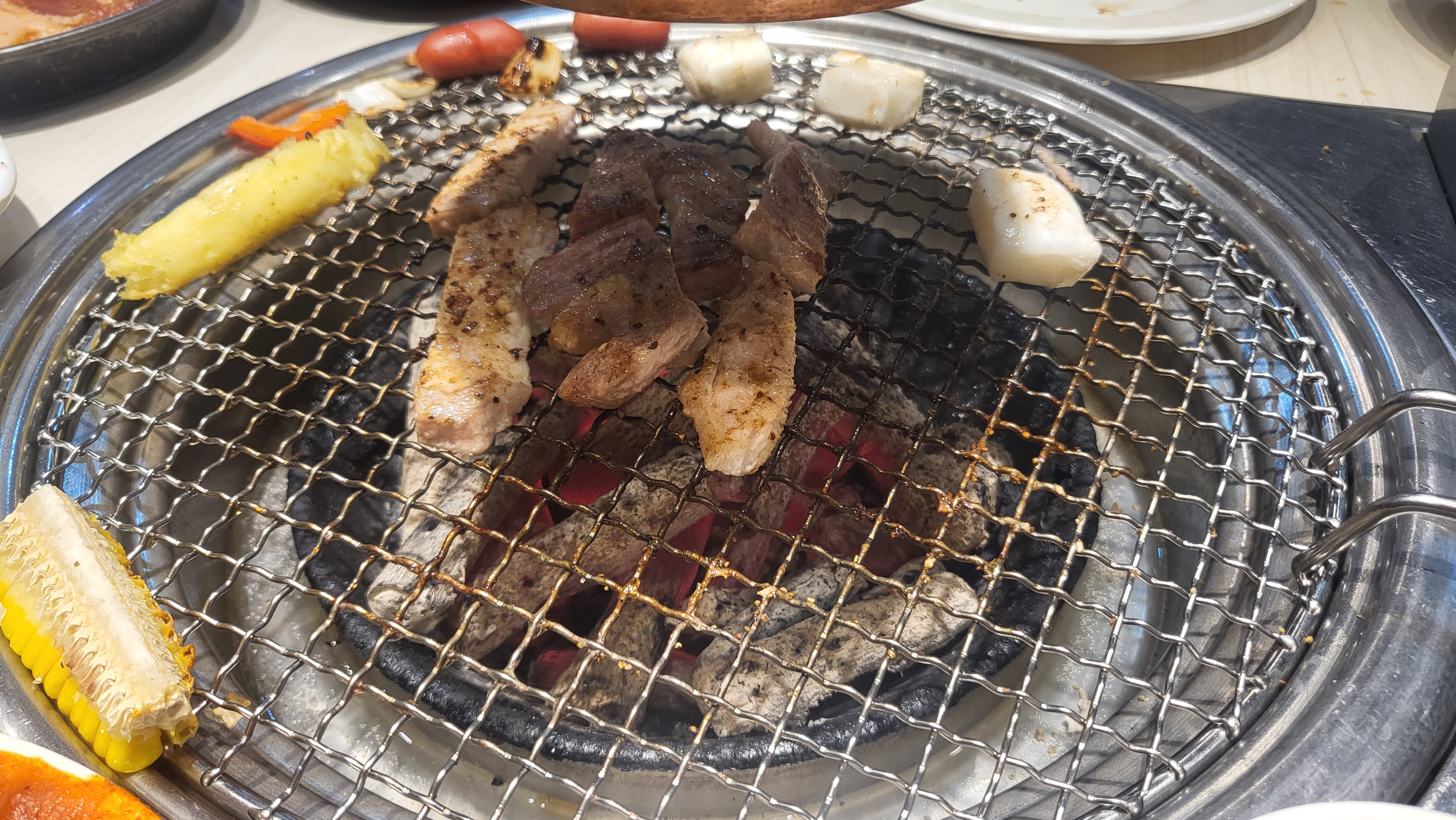 직원분들도 친절하시고 고기도 다양하게 먹을 수 있어 좋아요! - 흥덕 맛집 명륜진사갈비 용인흥덕점
