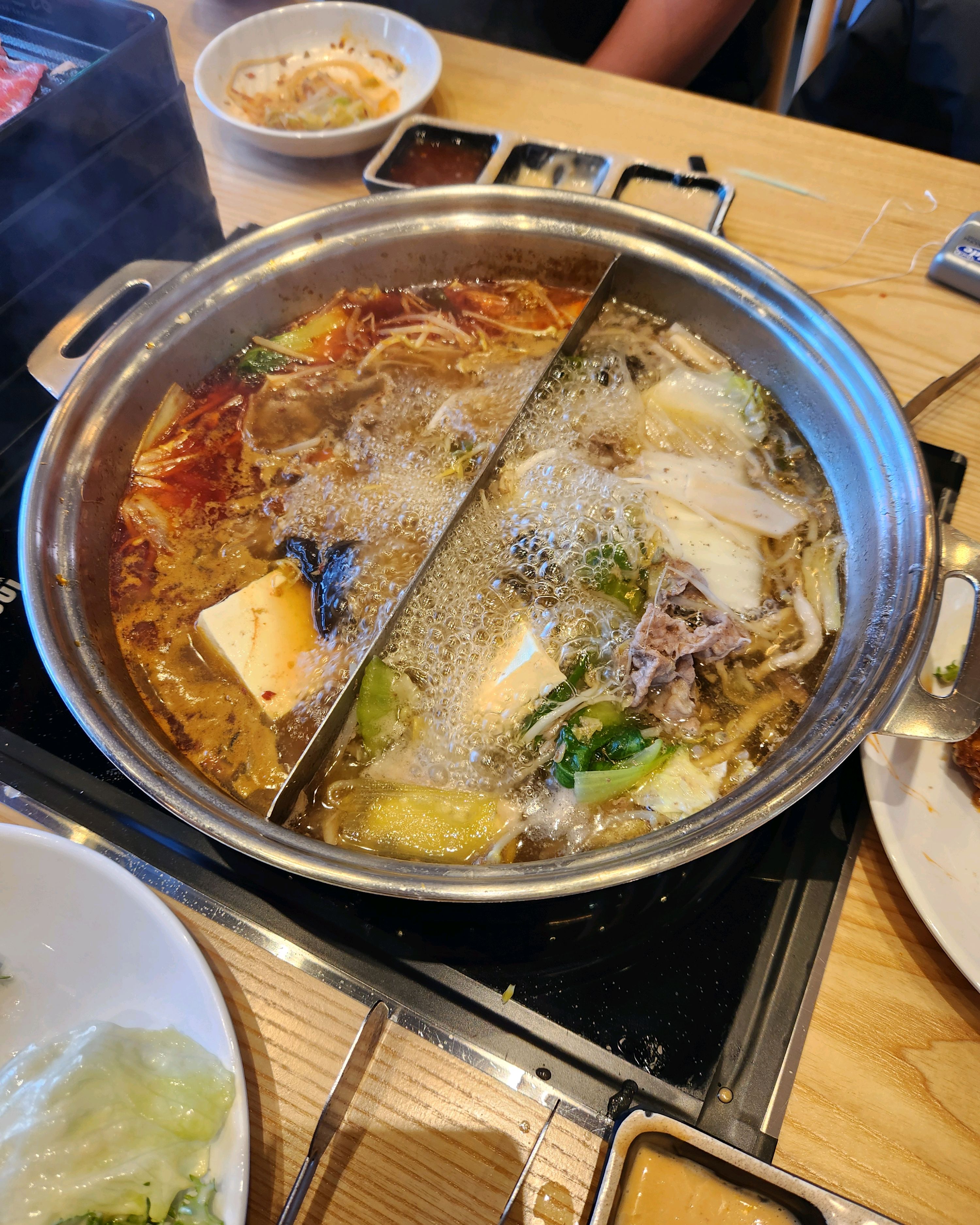 재료도 신선하고 깔끔해요. 빈그릇도 빠르게 치워줘서 편하게 먹고왔어요. - 대구 대명동 맛집 샤브20 대명점