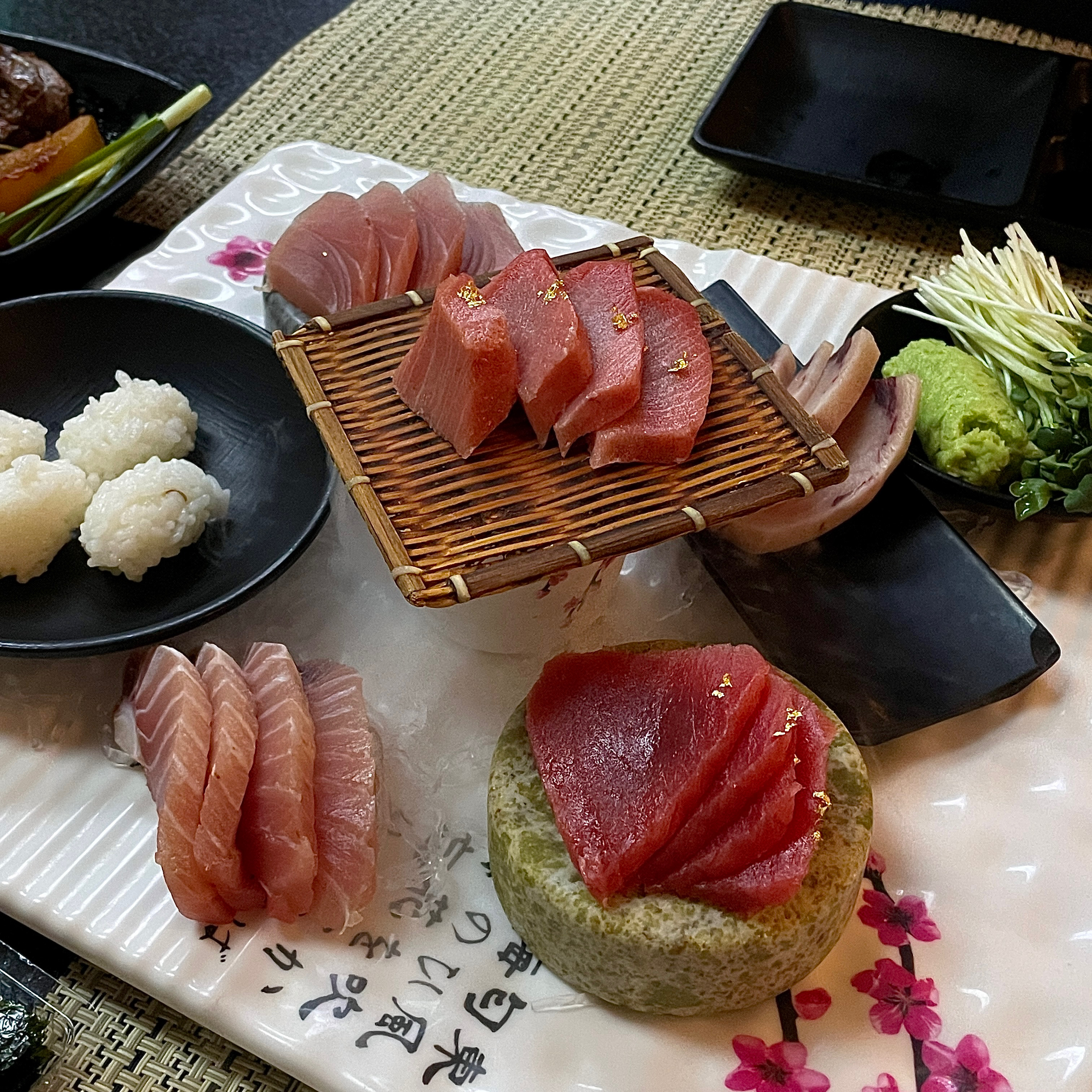 맛있고 신선한 참치를 무한으로 먹을 수 있어서 좋았습니다! 같이 나오는 음식들도 맛있어서 