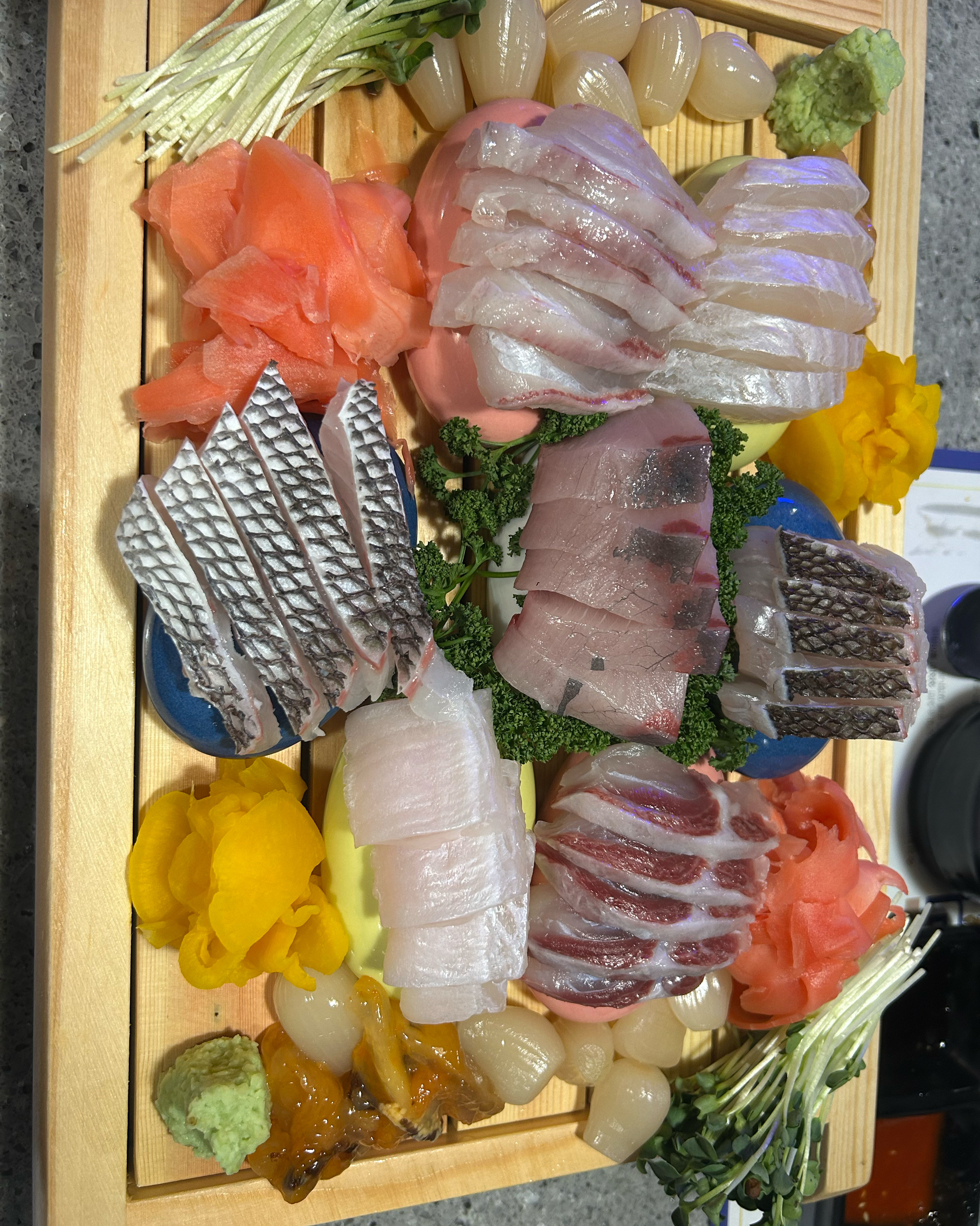 진짜진짜 맛있어요 ㅊ친구 추천받아 왔는데 튀김도 맛있고 회도 맛있고 숙성회가 너무 맛있어요