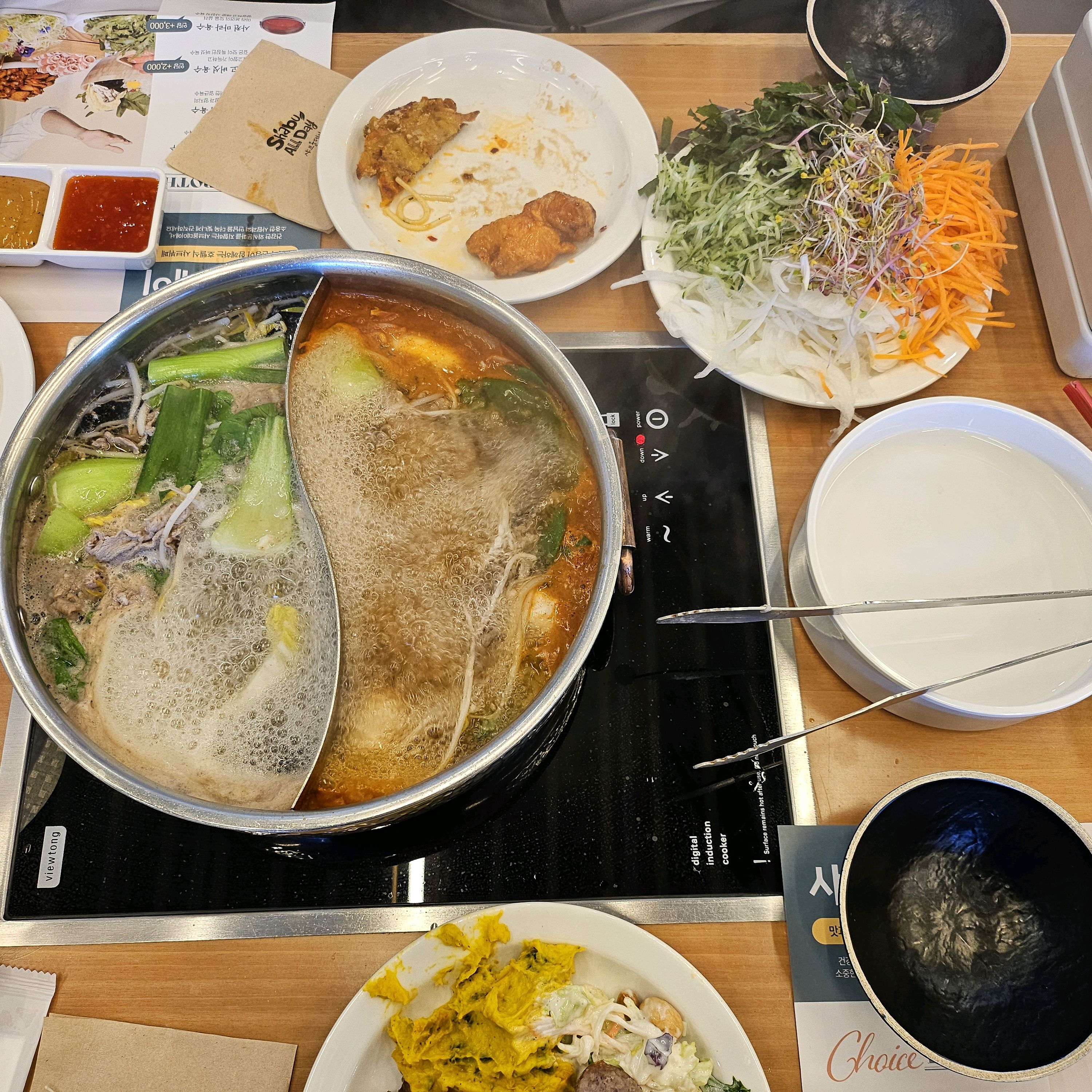 집근처에 있어서 자주 찾는 식당이예요.겨울이라 따뜻한 국물을 먹고 싶을때 찾아가죠.주말에 