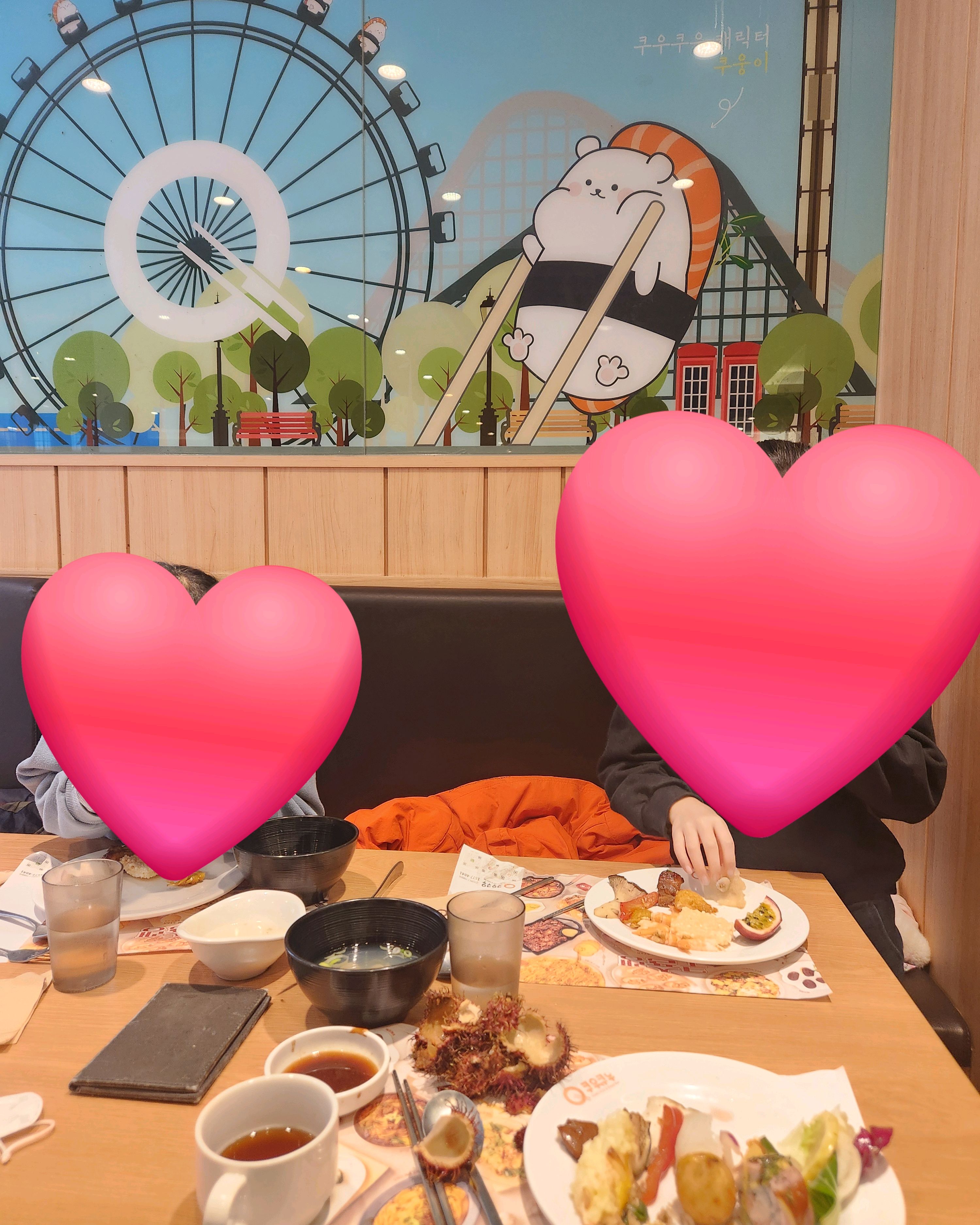 초밥이 먹어보고 싶다는 아이의 첫 초밥이었어요! 저희 아이들 픽은 새우와 가리비예요. 맛있