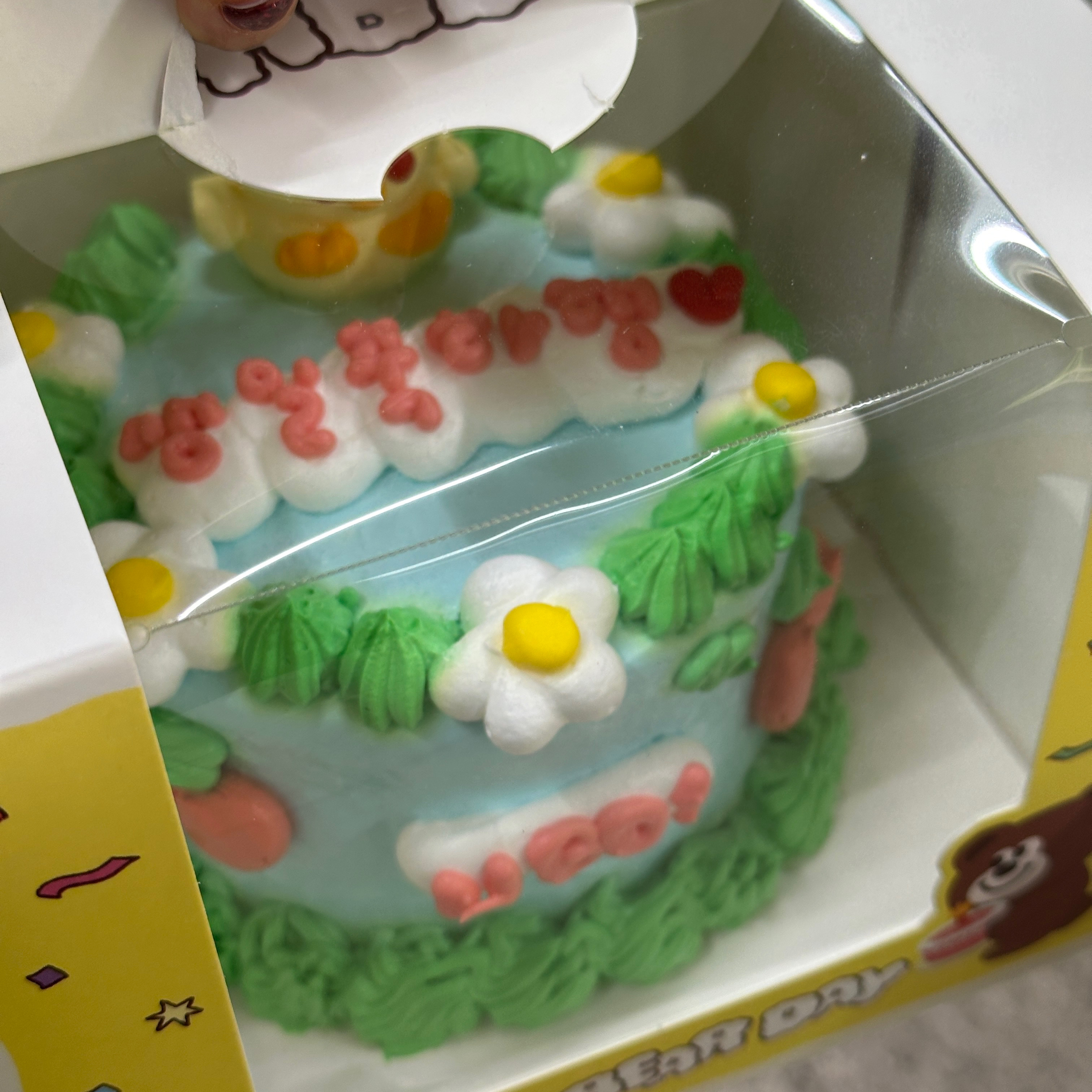 남편 생일이라 예약 주문 드렸어요 ㅎㅎ 생각보다 너무 귀엽네요. 레터링을 할 수 있는 커스