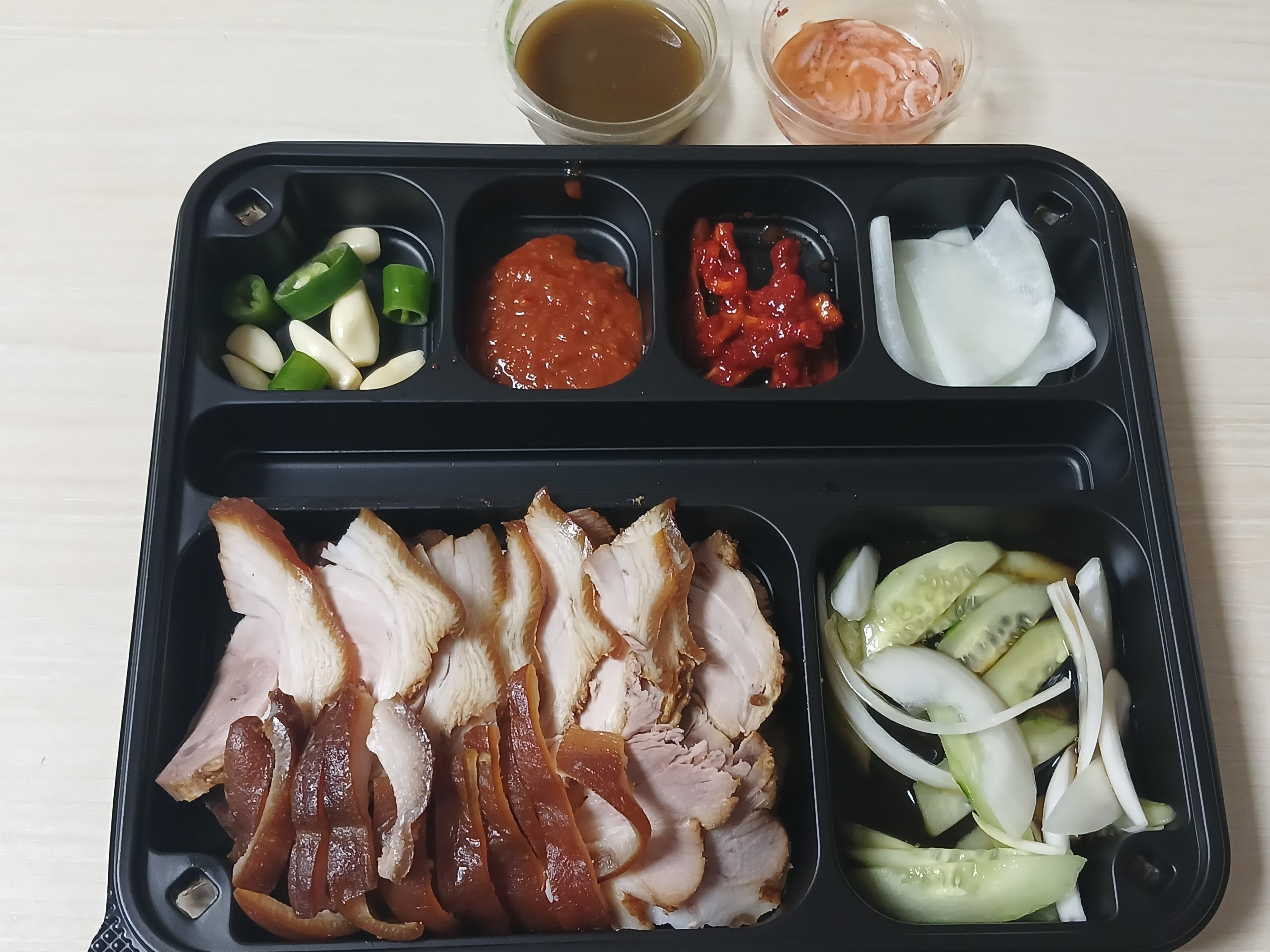 혼자서 부담없이 맛있게 먹기에는 여기 1인족발도시락이 최곱니다😍😍👍 라면이랑 같이 먹어도