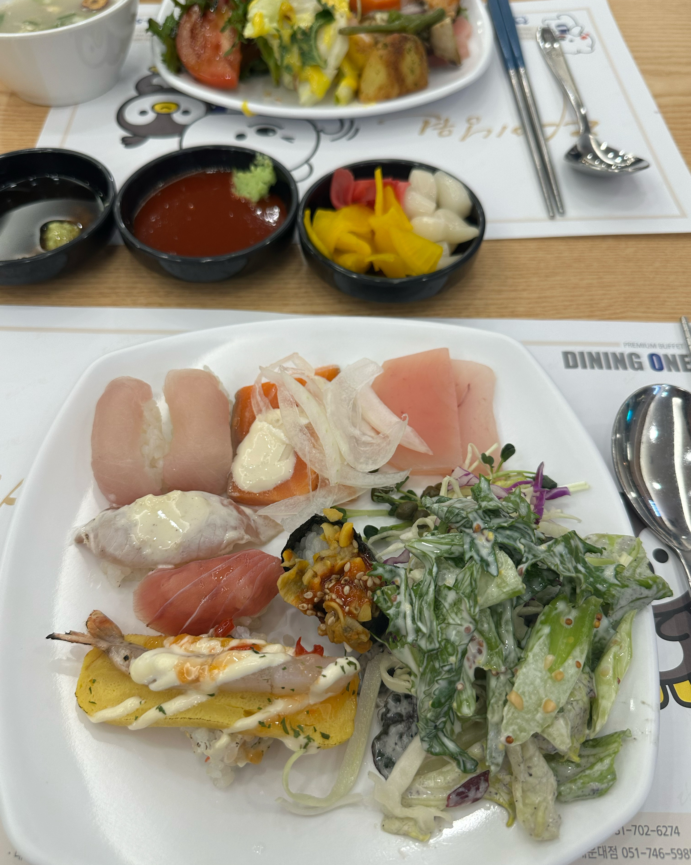 종류도 다양하고 따뜻한 음식들은 온도가 유지되서 좋아요 가격대비 퀄리티도 좋고 맛있습니다^