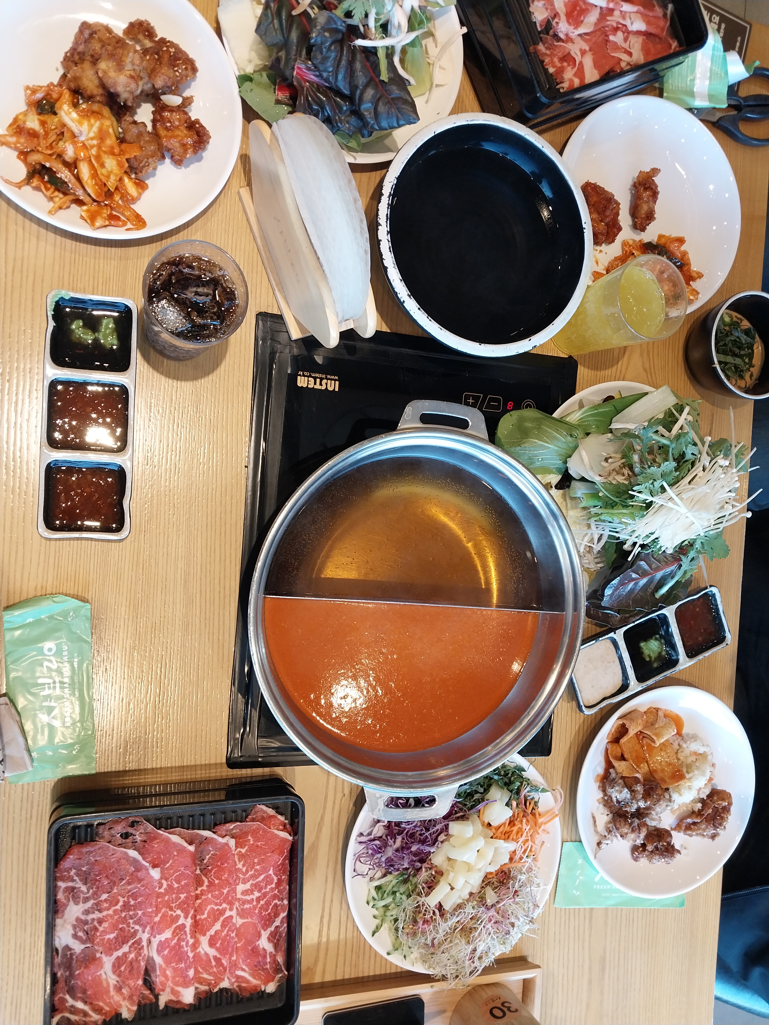 보통입니다 샐러드 바가 다양하지 않은 점이 좀 아쉽습니다. - 부산 광안리 맛집 샤브20 부산광안리점