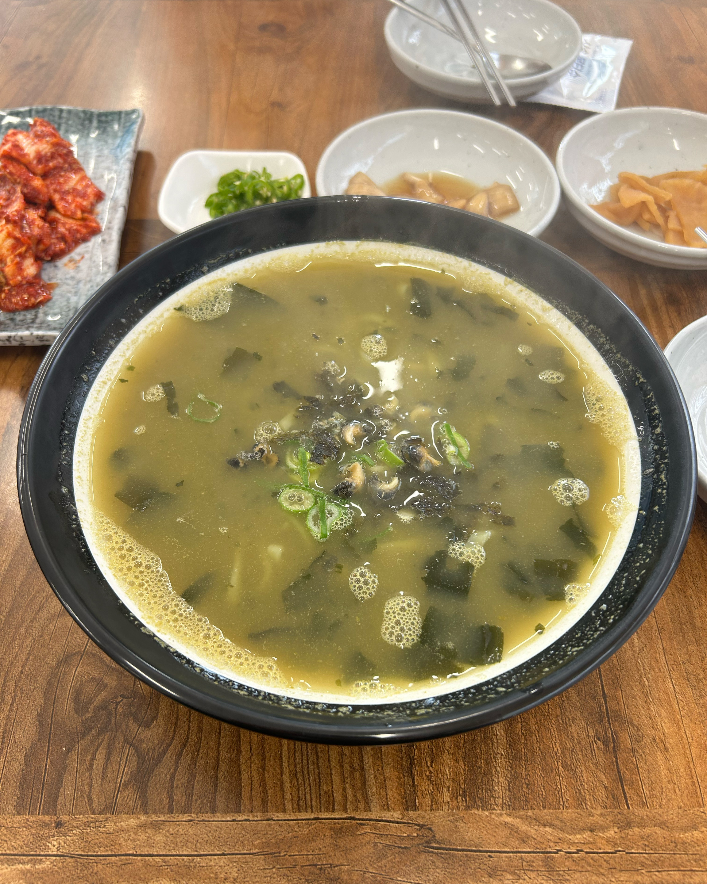 도청근처 맛집! 맛있어요 - 제주 맛집 웅이네 보말칼국수 제주본점
