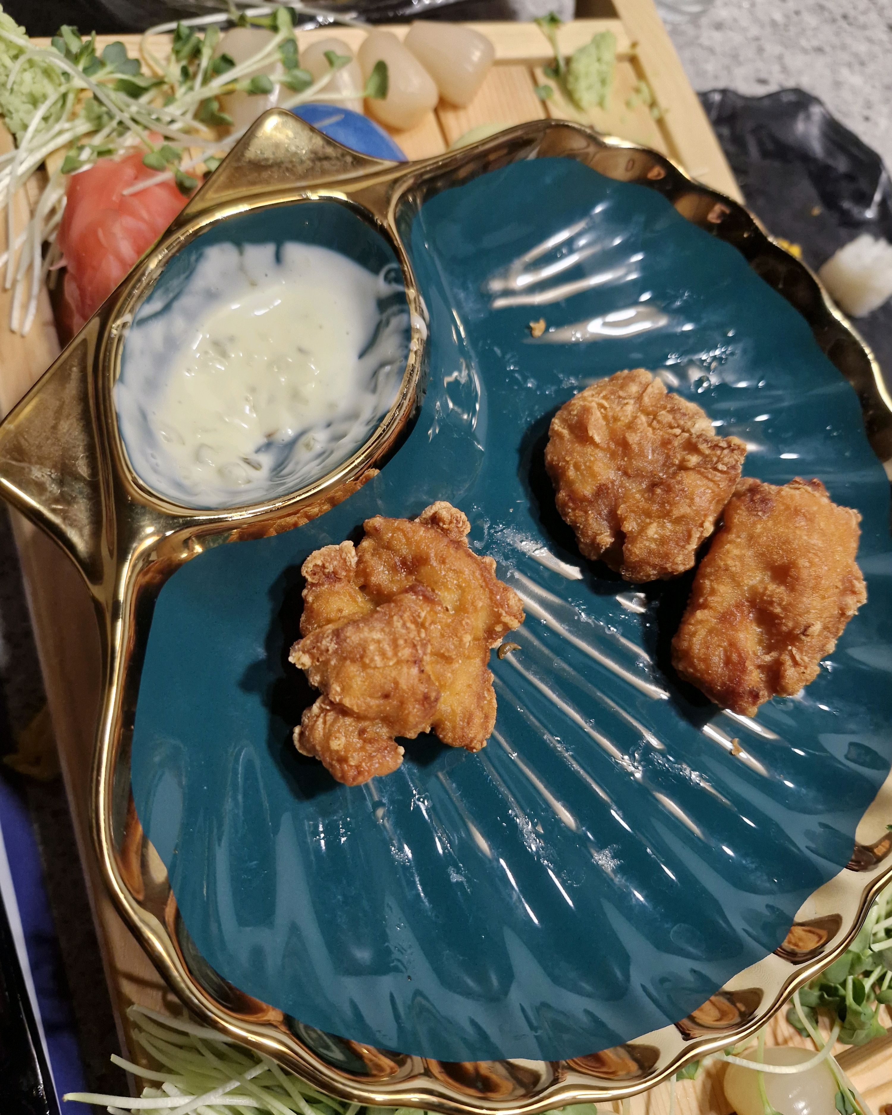 너무 맛있게 먹다보니 ;; 후식까지 시켜놓고ㅠ리뷰 남기네요 일단 회가 다른 횟집에서 그냥
