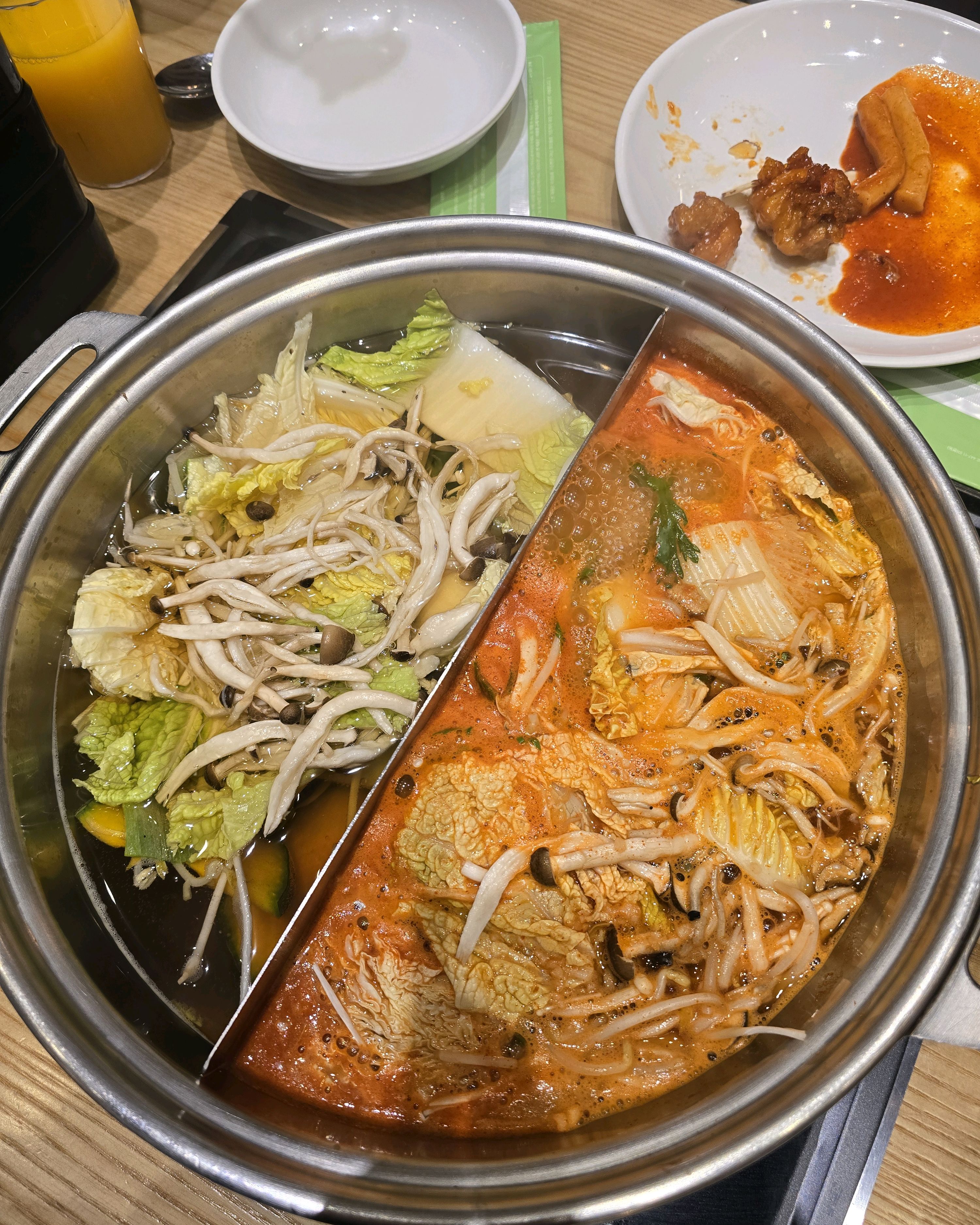 가까운 곳에 샤브샤브 무한리필집이 생겨서 좋아요. 소고기의 질도 다른 곳 보다 월등히 좋은