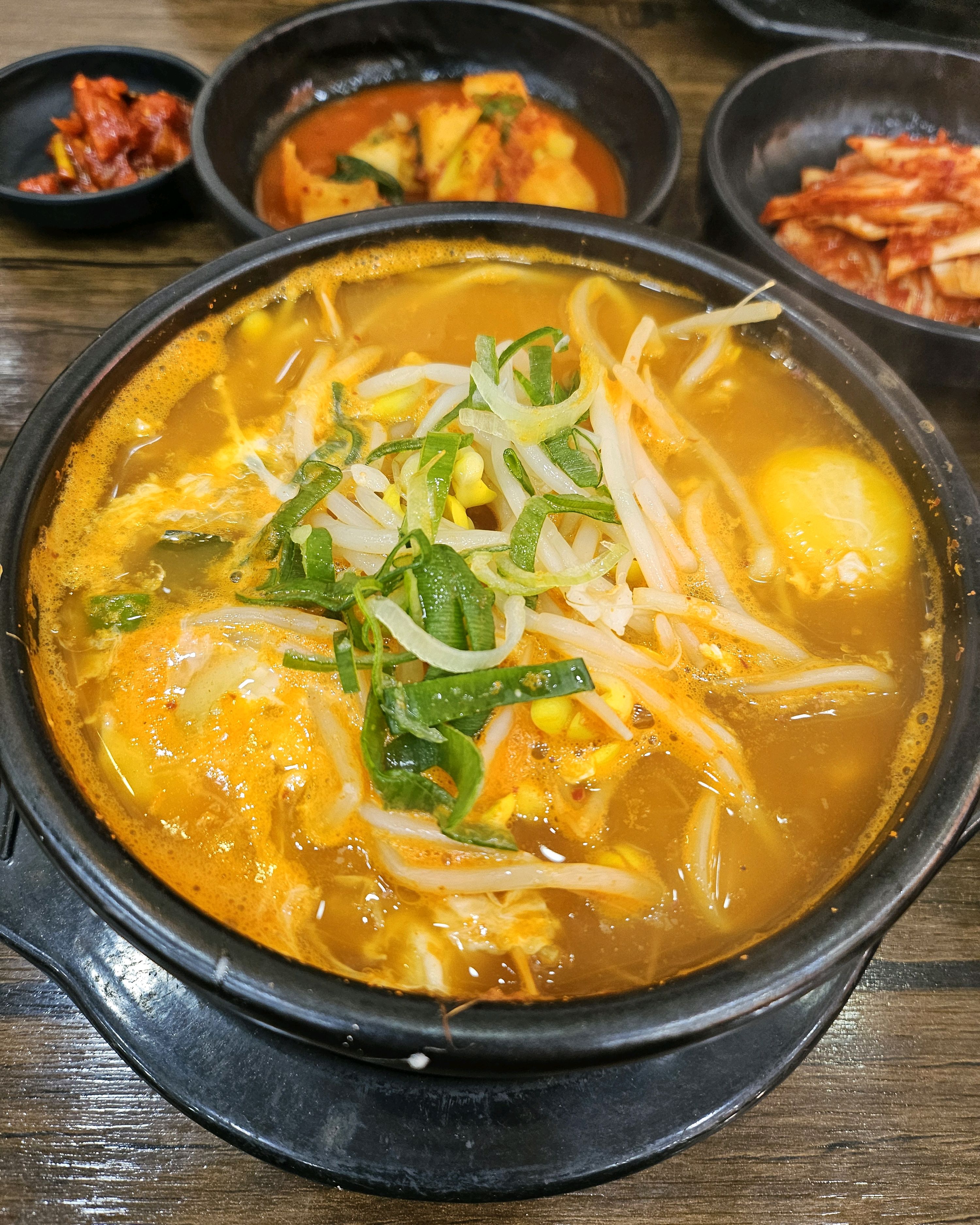 콩나물 국밥 다운 가격인데 퀄리티는 꽉채운 시원한 해장 잘 하고갑니다~ - 천호동 맛집 콩심 서울굽은다리역점