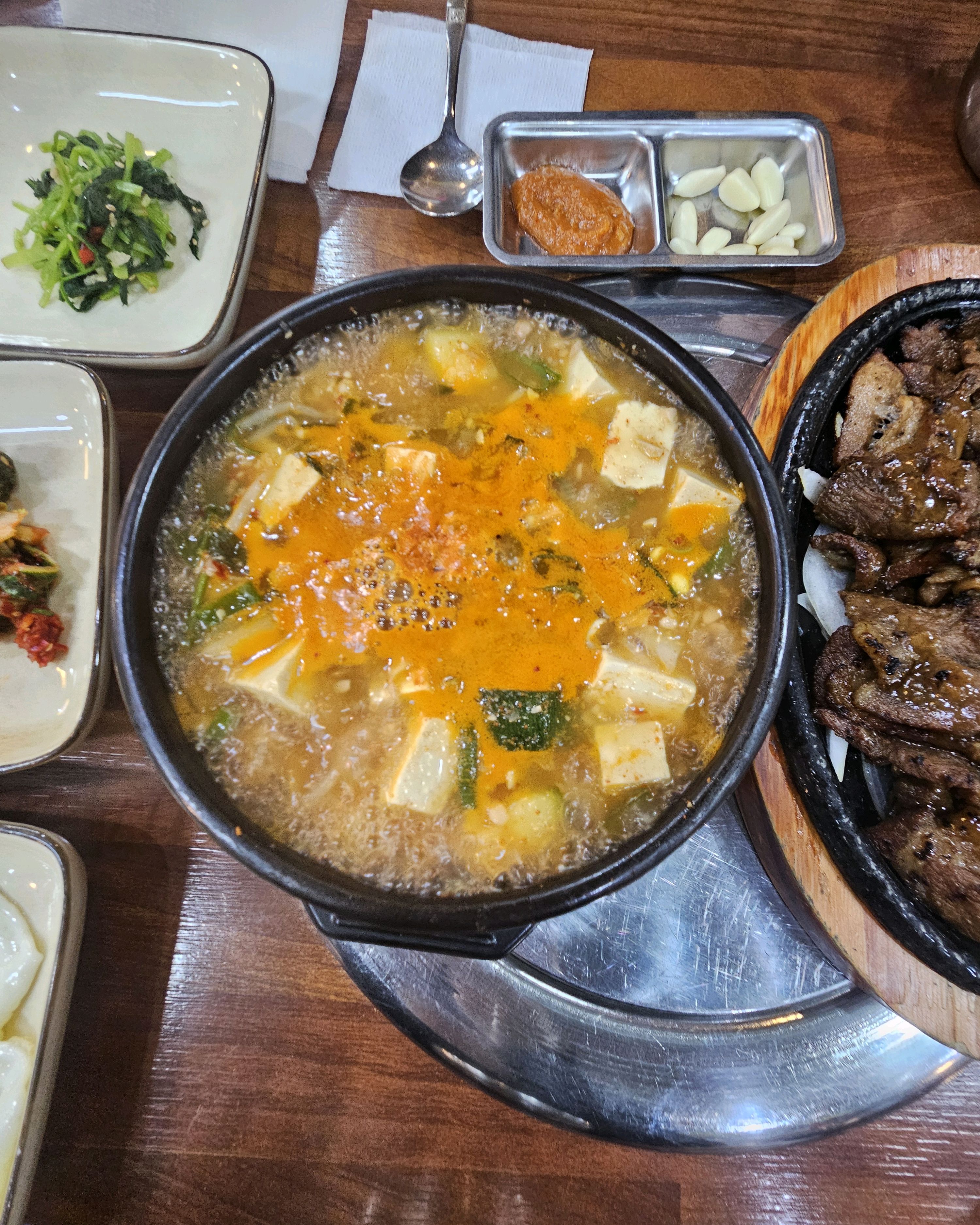 된장정식 먹었는데 반찬도 맛있고 찌개도 고기도 - 권선동 맛집 예술갈비