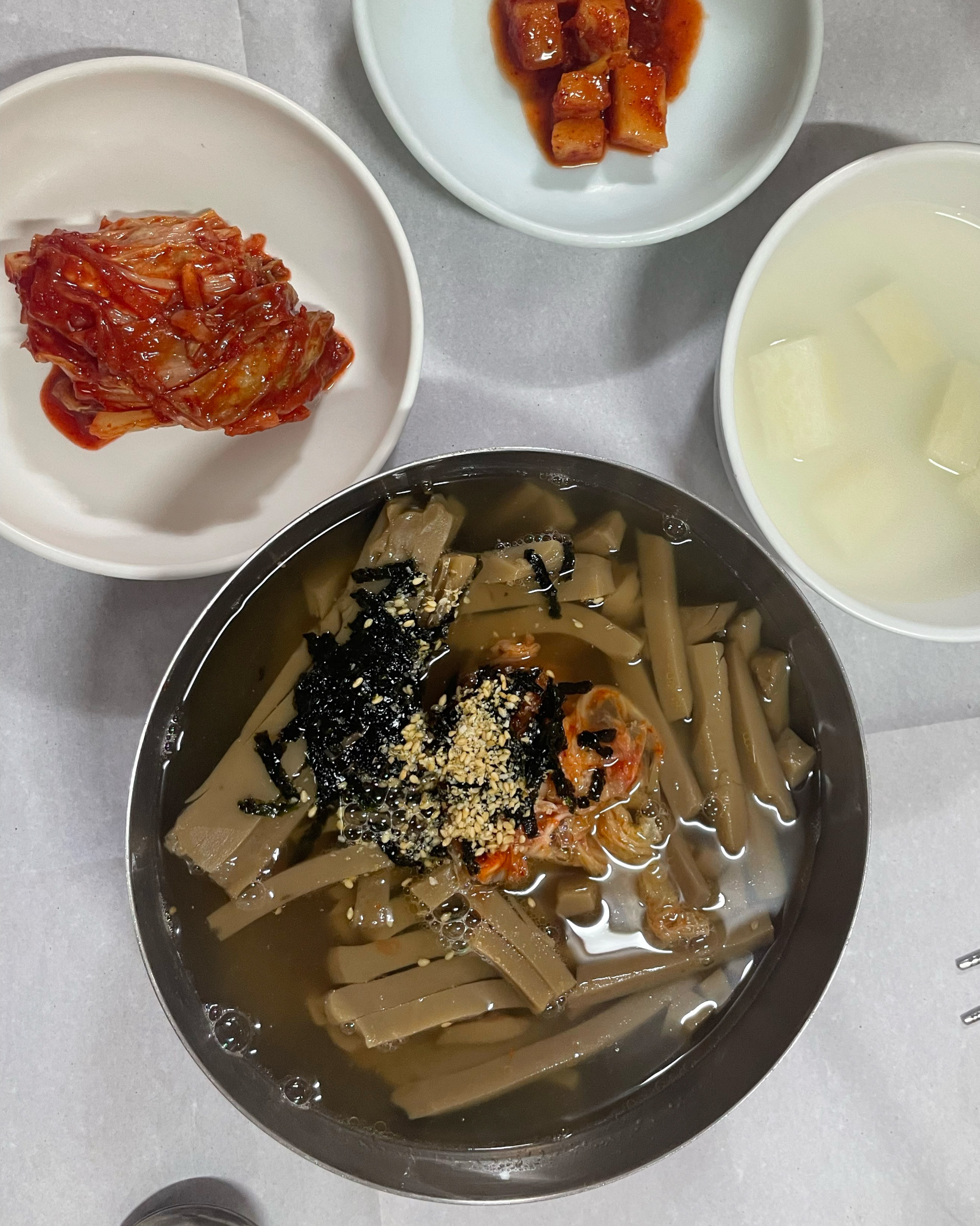 오랜만에 건강식(?) 먹었어요. 보리밥, 파전도 넘 맛나요~ 예전보다 가격은 올랐지만 간만