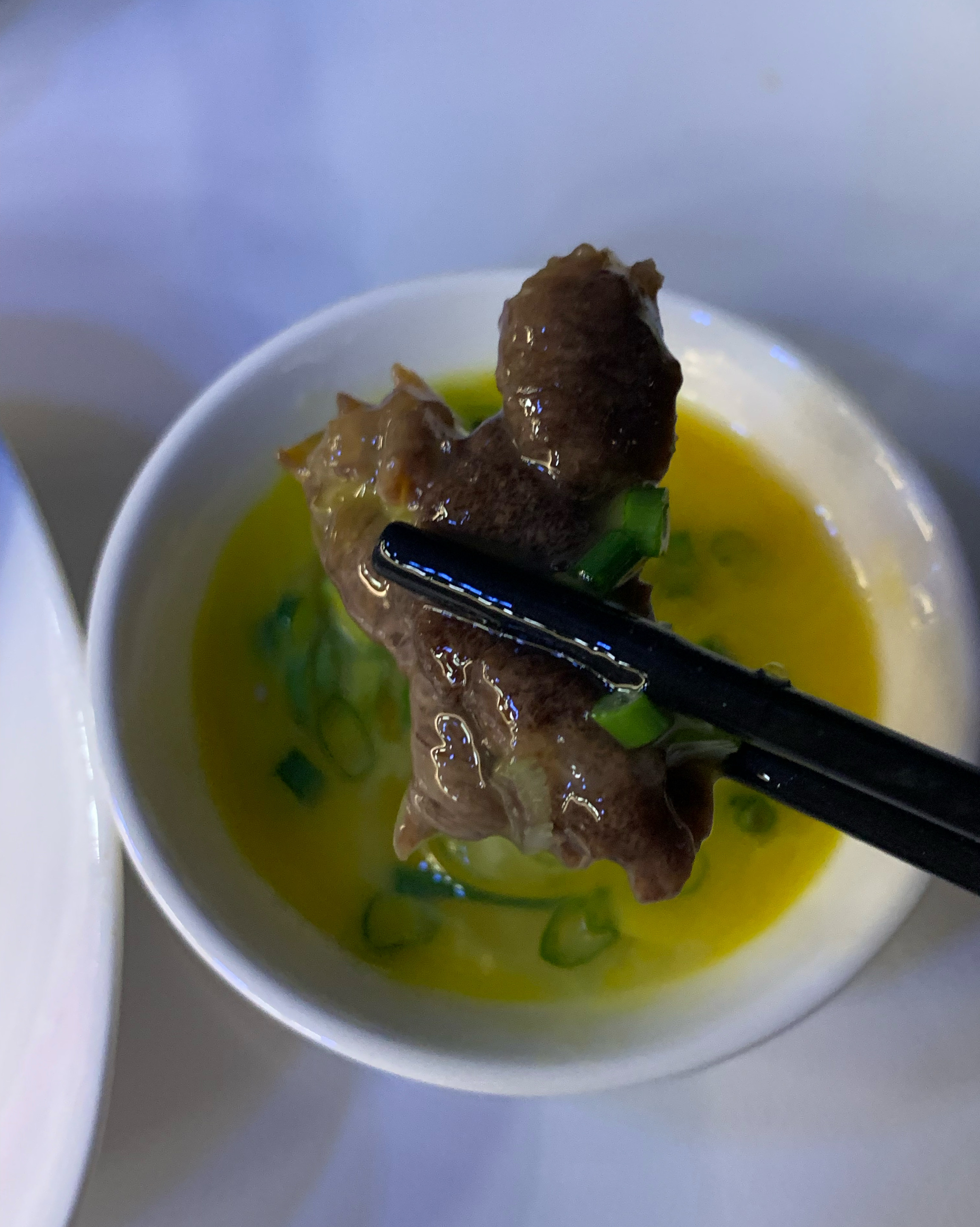 매장 분위기가 좋아 대화하기 좋고 2층까지 있어서 자리가 은근 많아요! - 천호동 맛집 후타리 리온