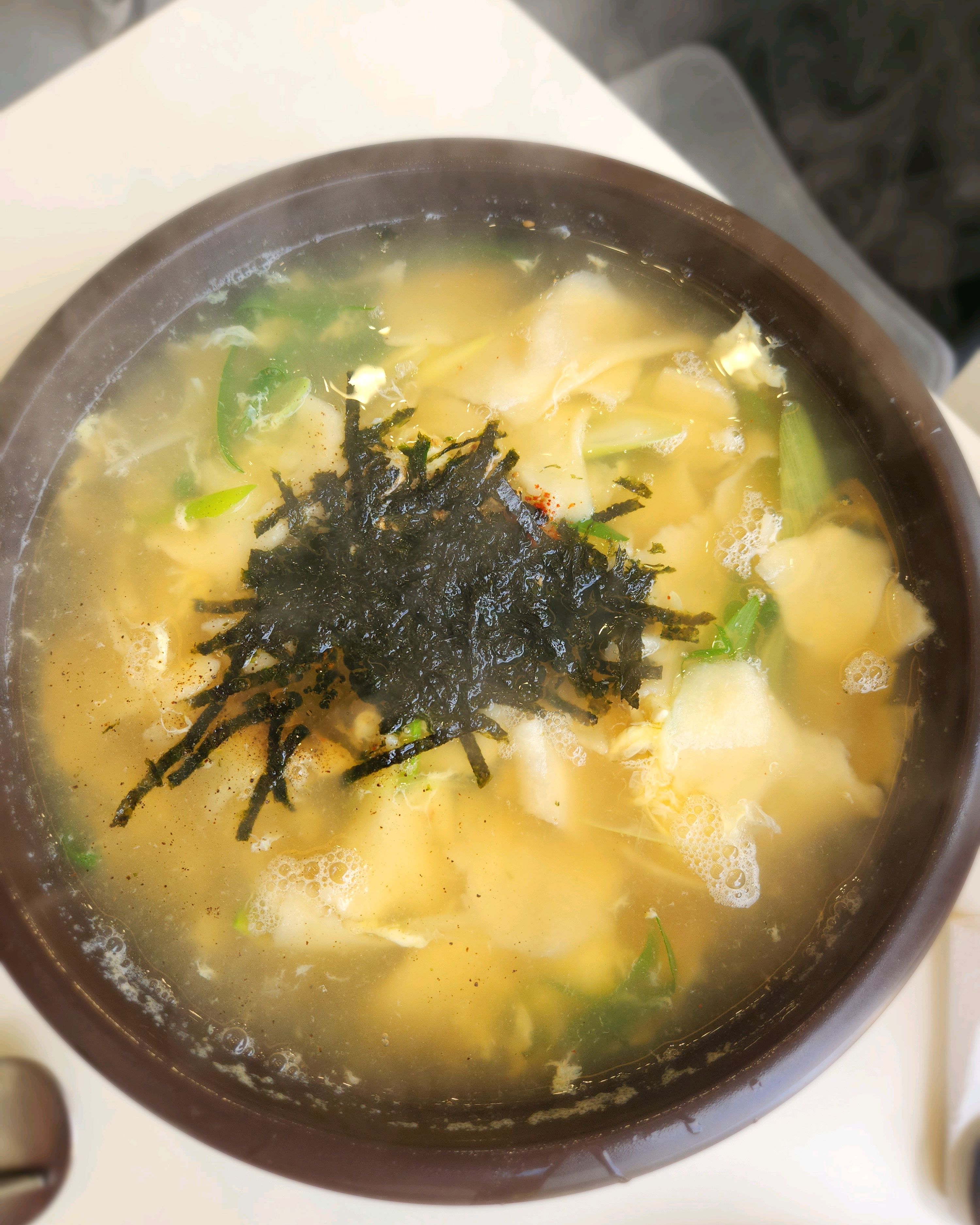 오랜만에 갔어요 수제비.비빔국수.김밥 모두 맛있지만 최애는 비빔국수~거기에 김밥 꼭 먹어