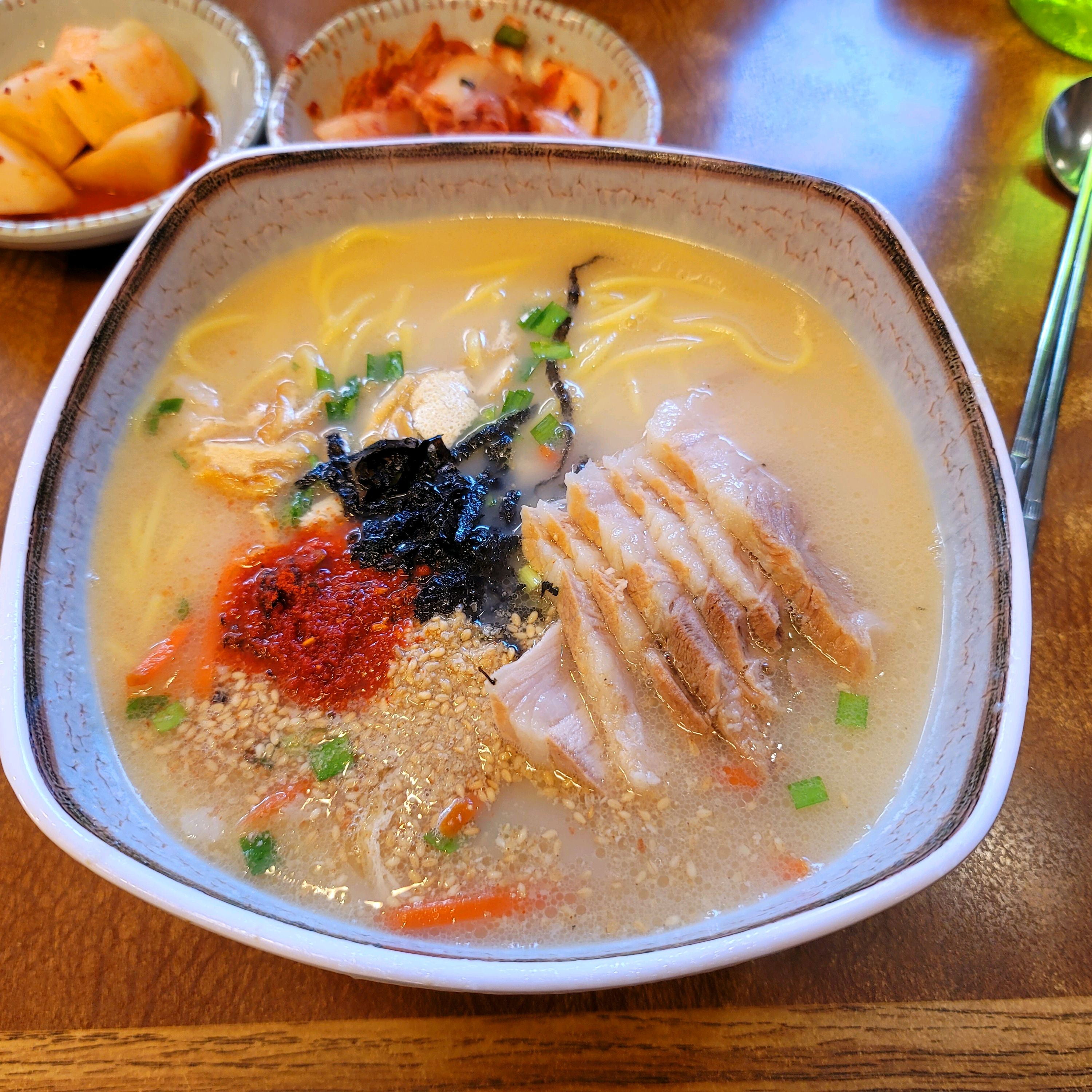 정말 맛있고 양이 많아요. 맛집에 줄서서 가는거 싫어해서 오픈때 갔는데도 사람이 많았어요.