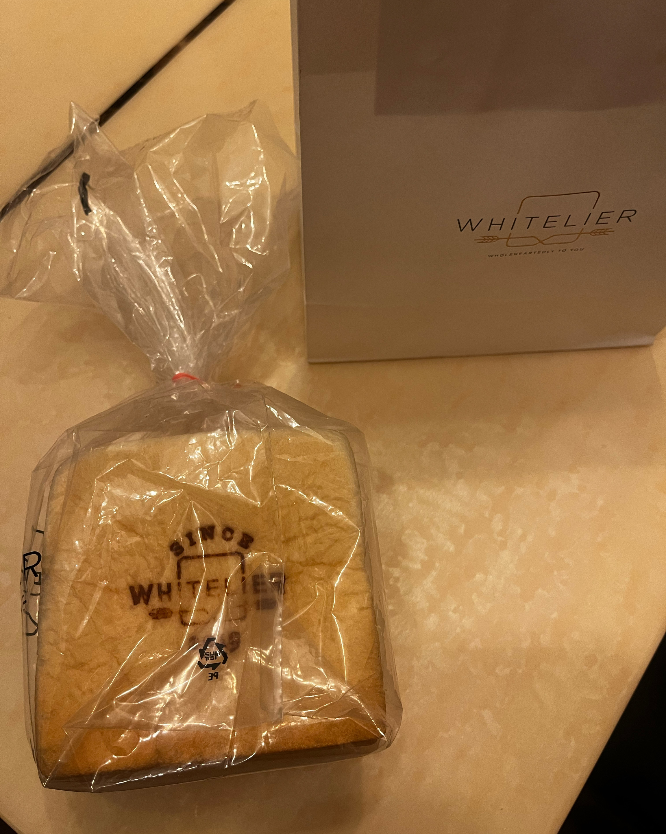 집에 오자마자 배부른데도 두개 순삭할정도로 맛있습니다 :) 웨이팅없이 바로 살 수 있어서 