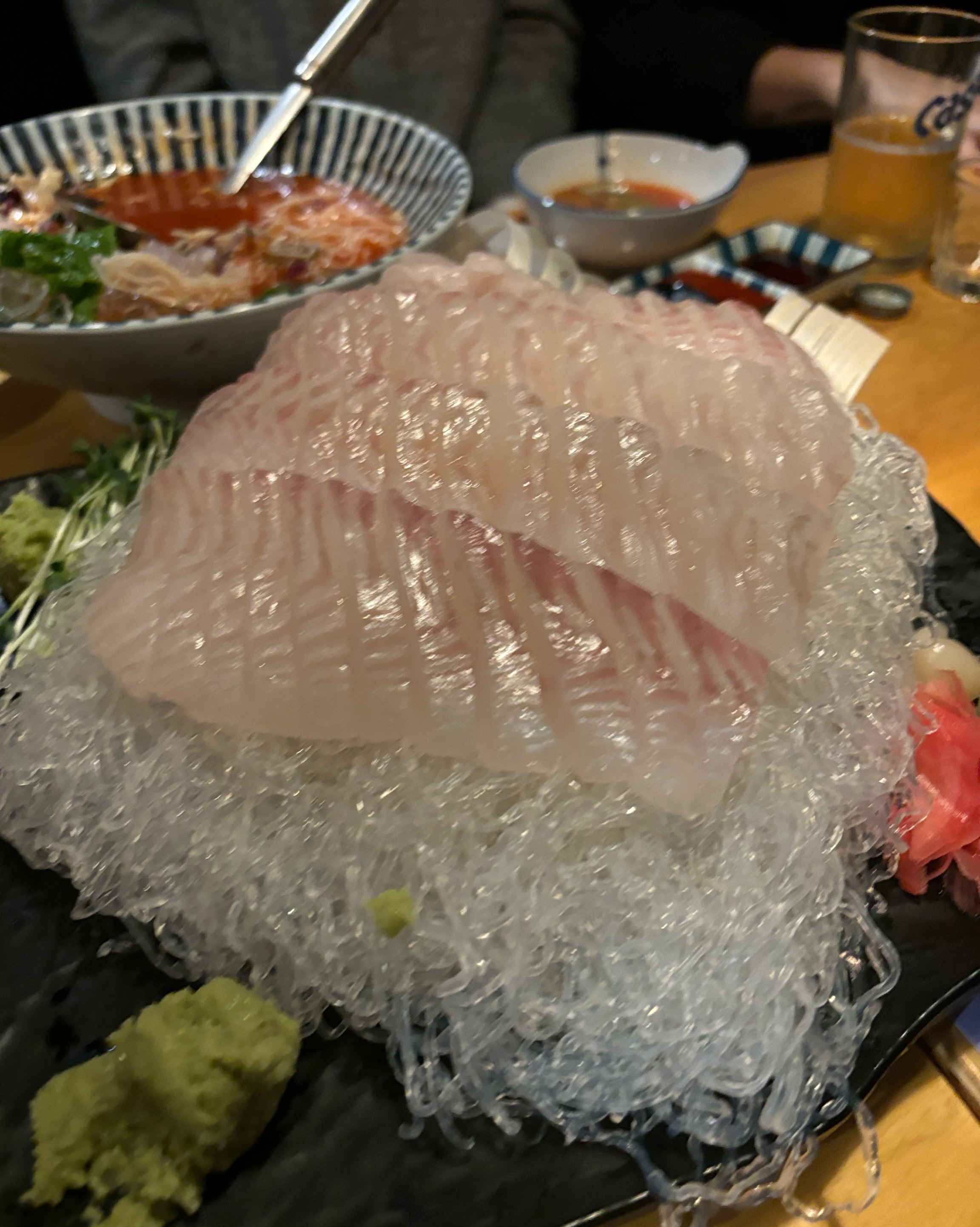 회가 너무 맛잇어요… 처음 와봤는데 너무 친절하시고 서비스 튀김도 주시고 너뮤 만족합니다🥺