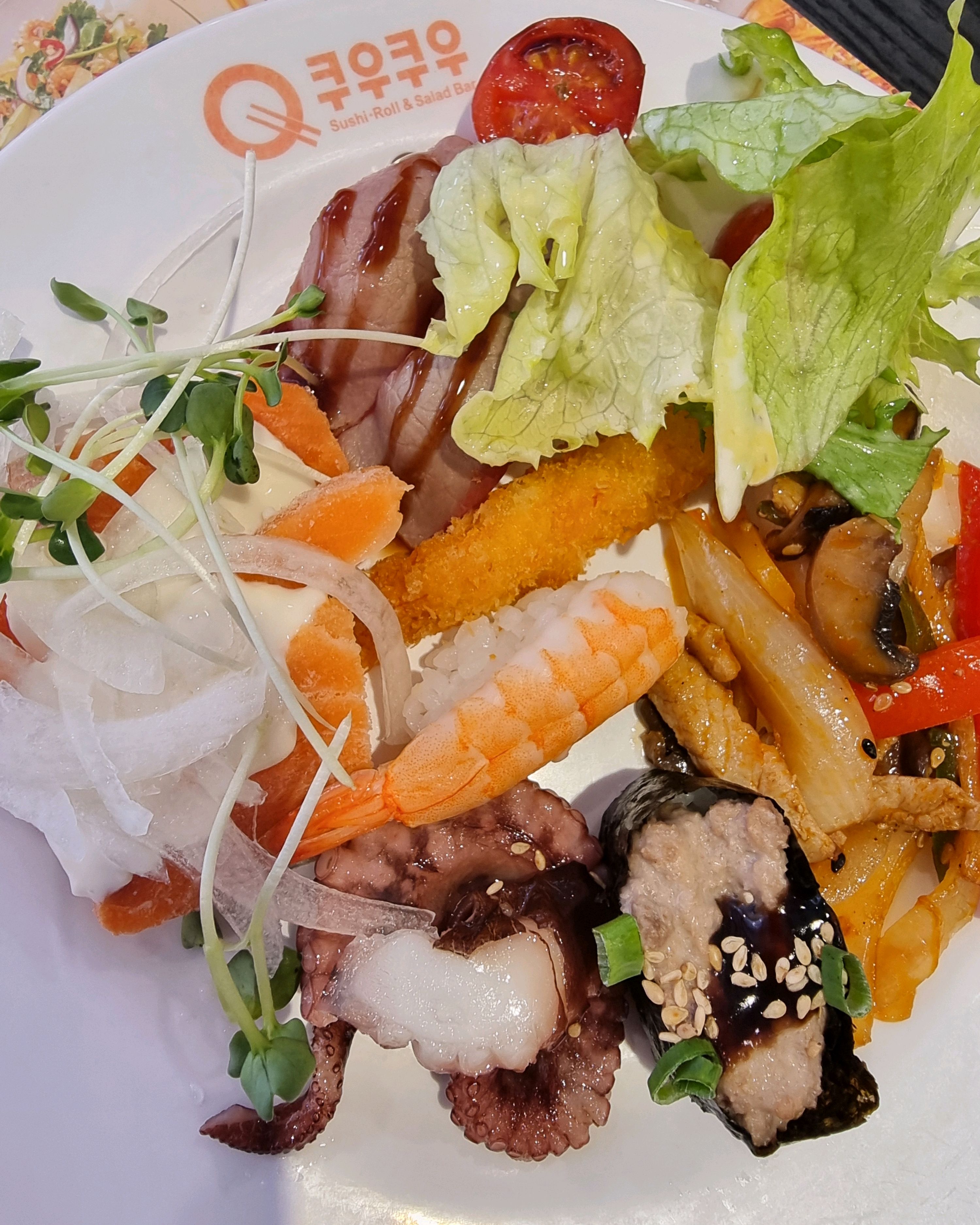 아이들과 다양한 초밥과 고기, 디저트류 배부르게 잘 먹었어요 - 통영맛집 쿠우쿠우 통영점