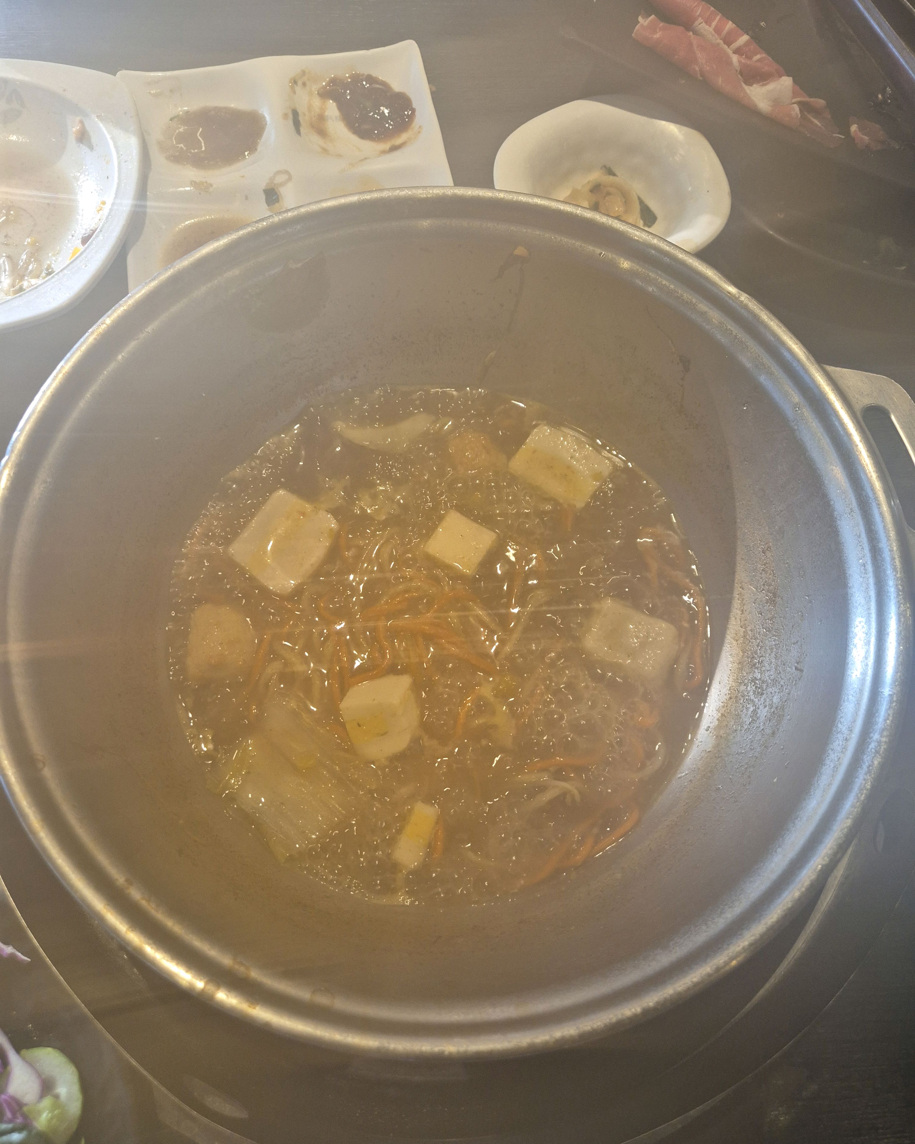 샤브집은 여기가 최고인거같아요 ㅎㅎ 자주 갑니다 ㅎㅎ 맛있고 셀프바도 너무 좋고 ㅎㅎ 칼국