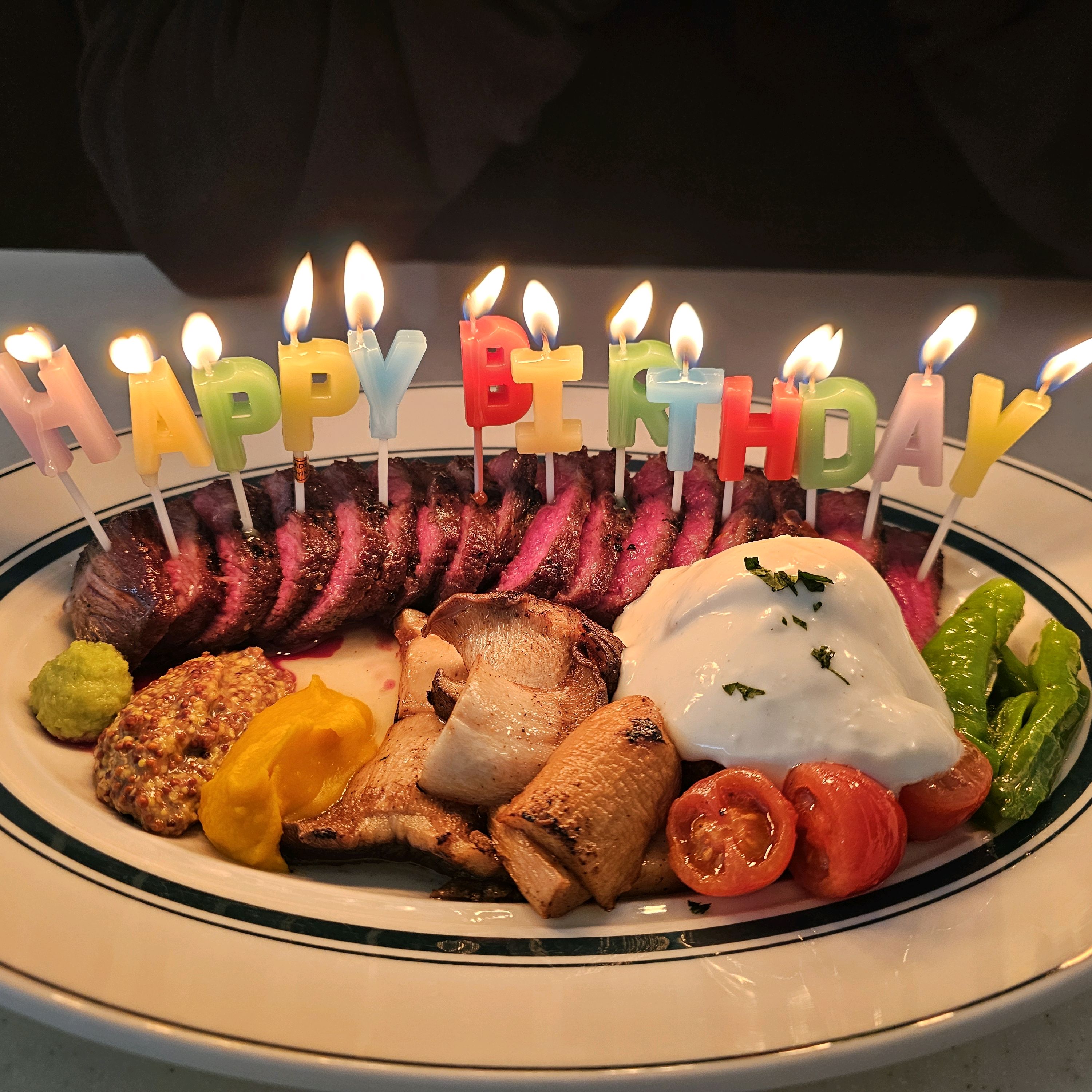 아기와 함께 또 방문했어요^^ 직원분들이 너무 친절하셔서 생일파티를 포크너에서 했습니다^^