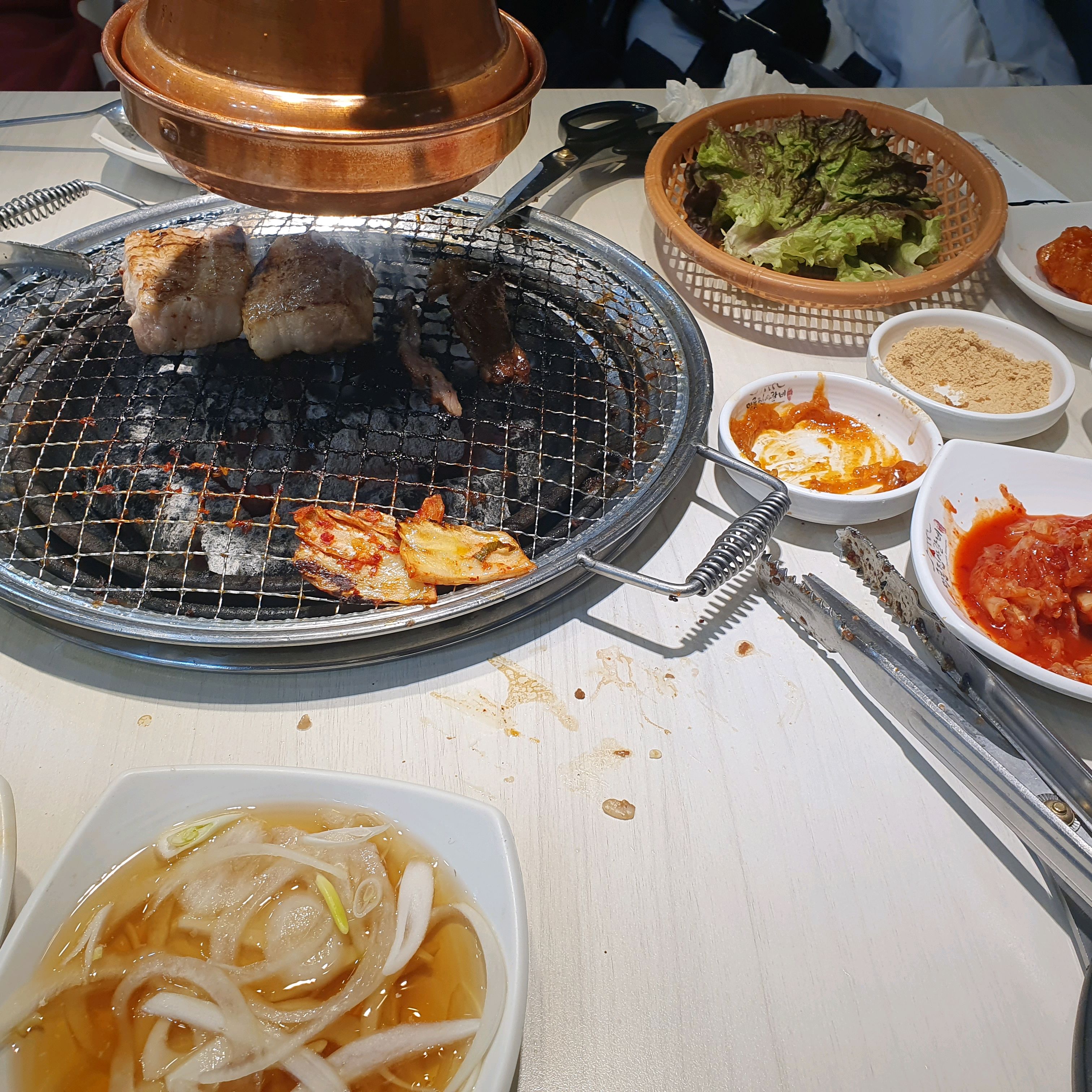 고기 종류 다양하고 야채들도 다 신선해요 너무 맛있습니다! - 인천 송도 맛집 명륜진사갈비 인천송도점