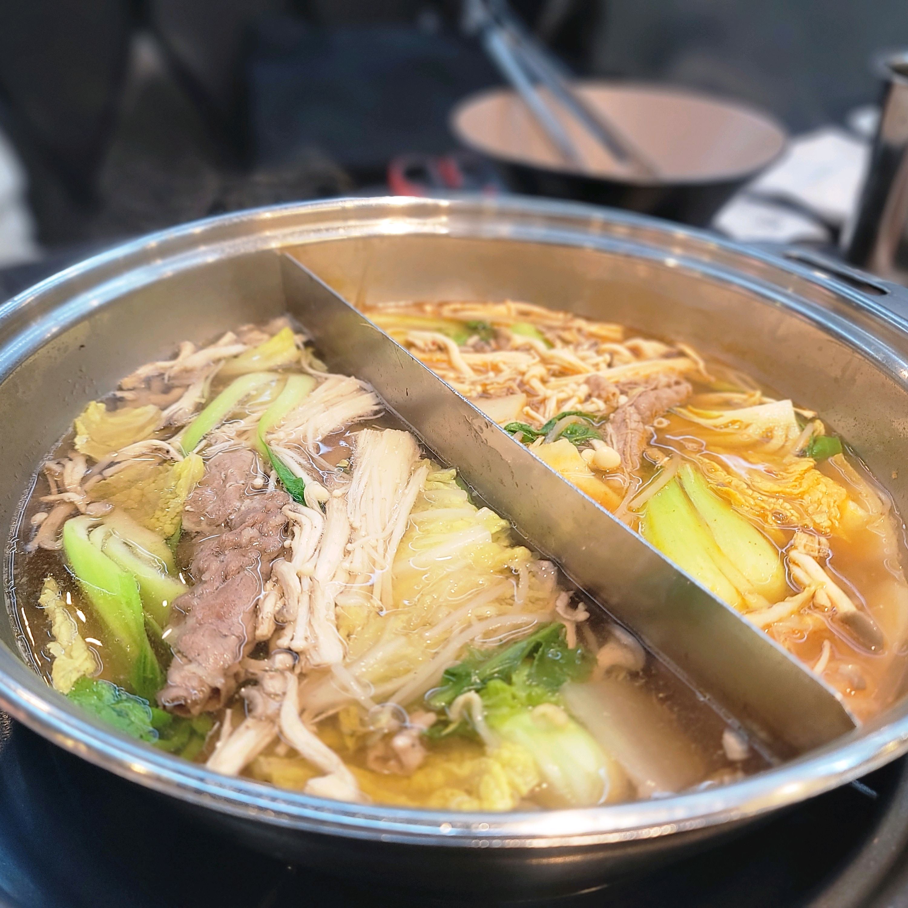 매장도 넓고 여유있어서 좋아요- 평일인데도 꽉 차네요 - 단대오거리 맛집 소담촌 단대오거리점