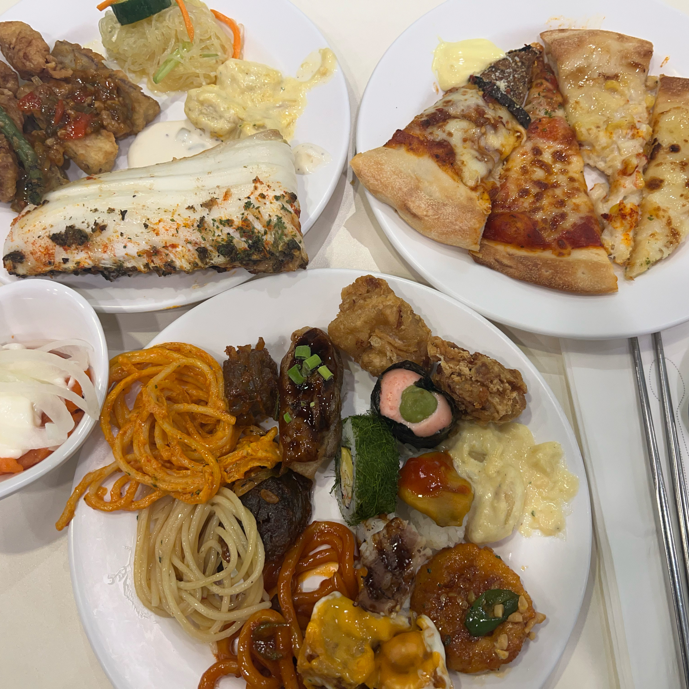 애슐리퀸즈는 처음와봤는데 가격대비 먹을거 너무 많아요!!! 역시 애슐리 치킨은 변함없이 J