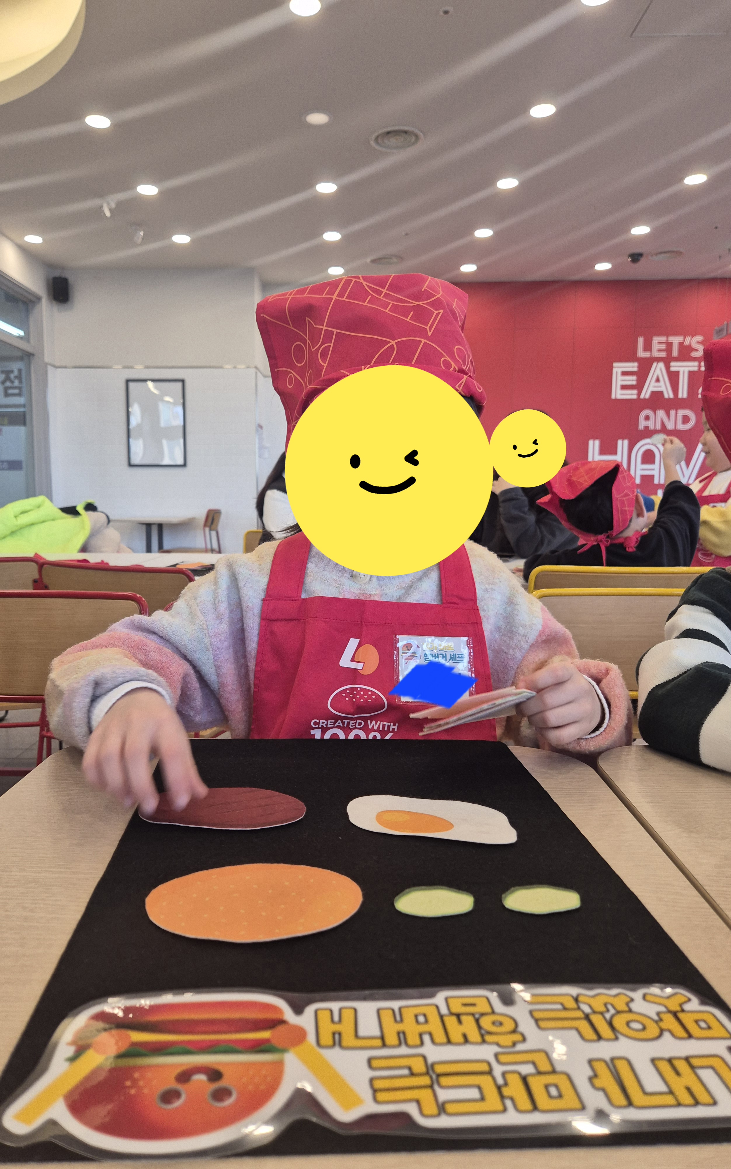 롯데리아에서 하는 맘편한 체험 처음 참여했는데 아이가 즐겁게 햄버거 만들어 보고 만든 햄버