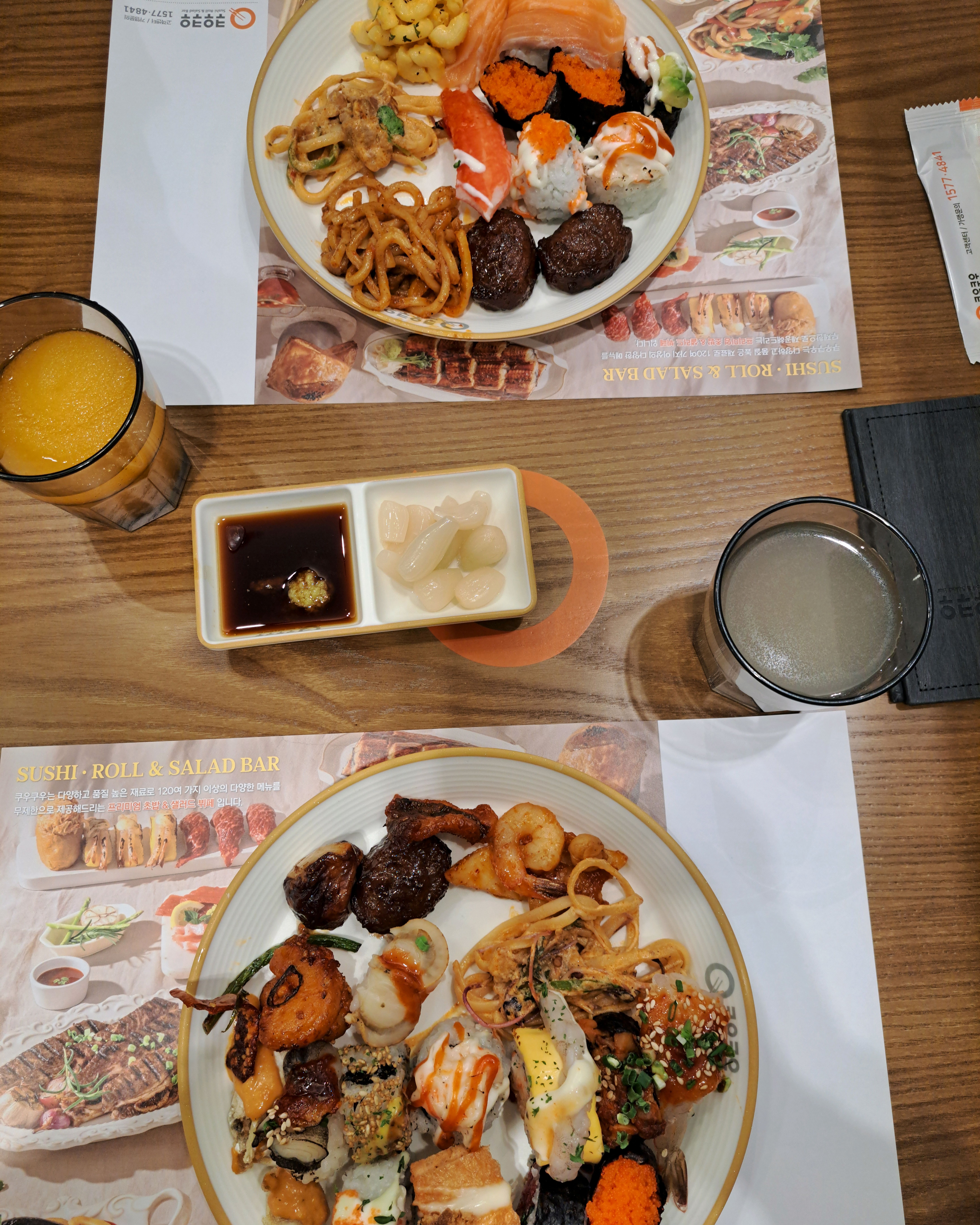 초밥도 많고 다른먹거리들도 많아요~~음식들도 다 맛있어요~ - 경주 용강동 맛집 쿠우쿠우 경주점