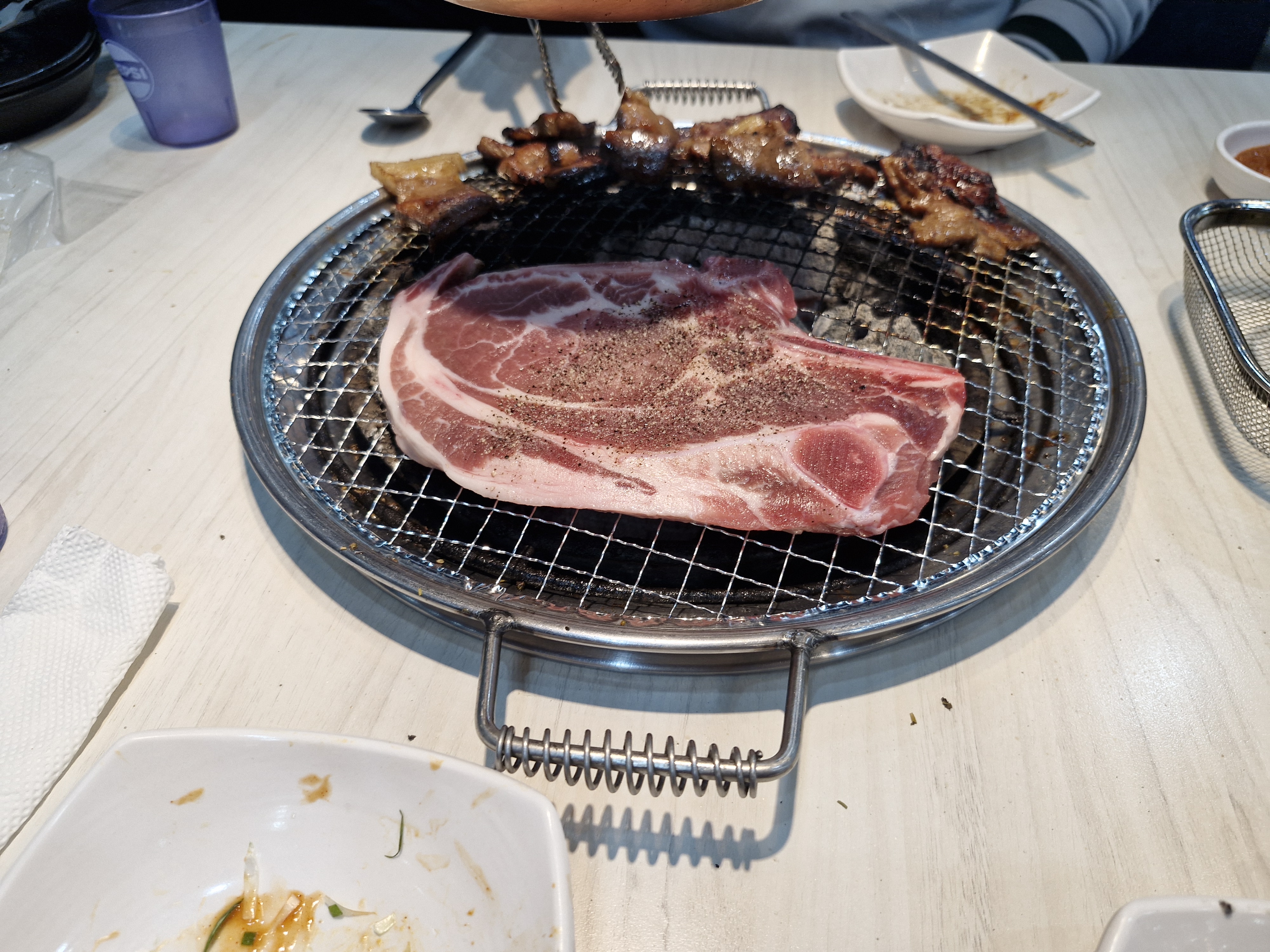 명륜진사갈비는 전국적으로 매장이 있어서 여러 곳을 가보았지만 예술회관역 매장이 제일 맛있는
