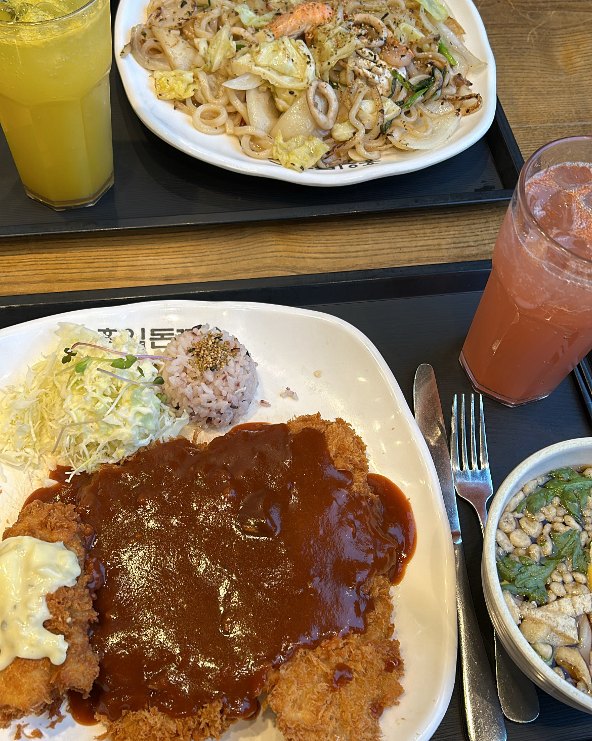 돈까스정식이랑 해물볶음우동 먹었는데 둘 다 넘 맛있었어요❣️ - 전주 효자동 맛집 홍익돈까스 전주효자점