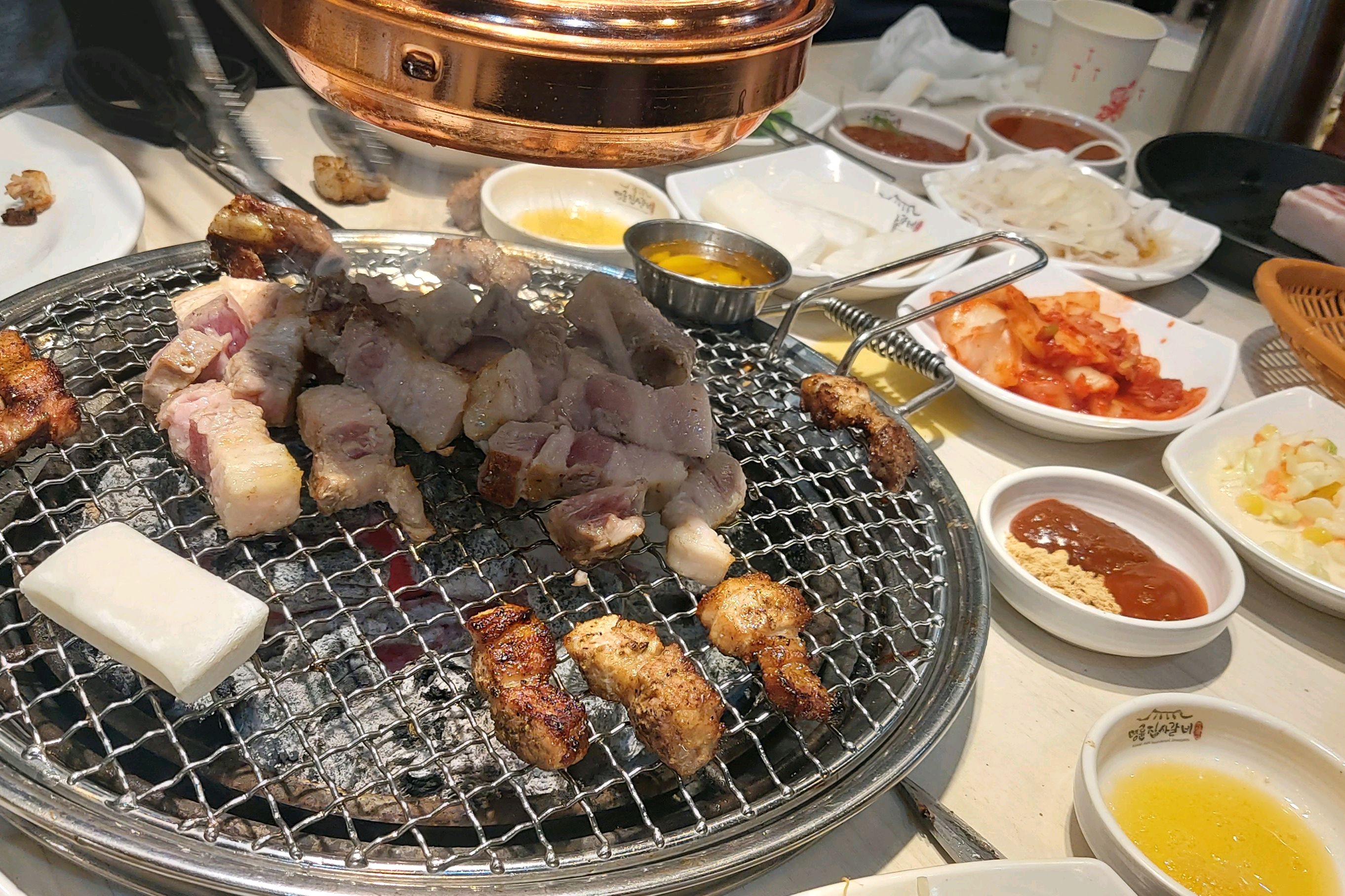 통삼겹맛집^^ 두툼하고 기름까지 제거된 삼겹살이 너~무 맛있네요. 지인들과 가족들과 아이