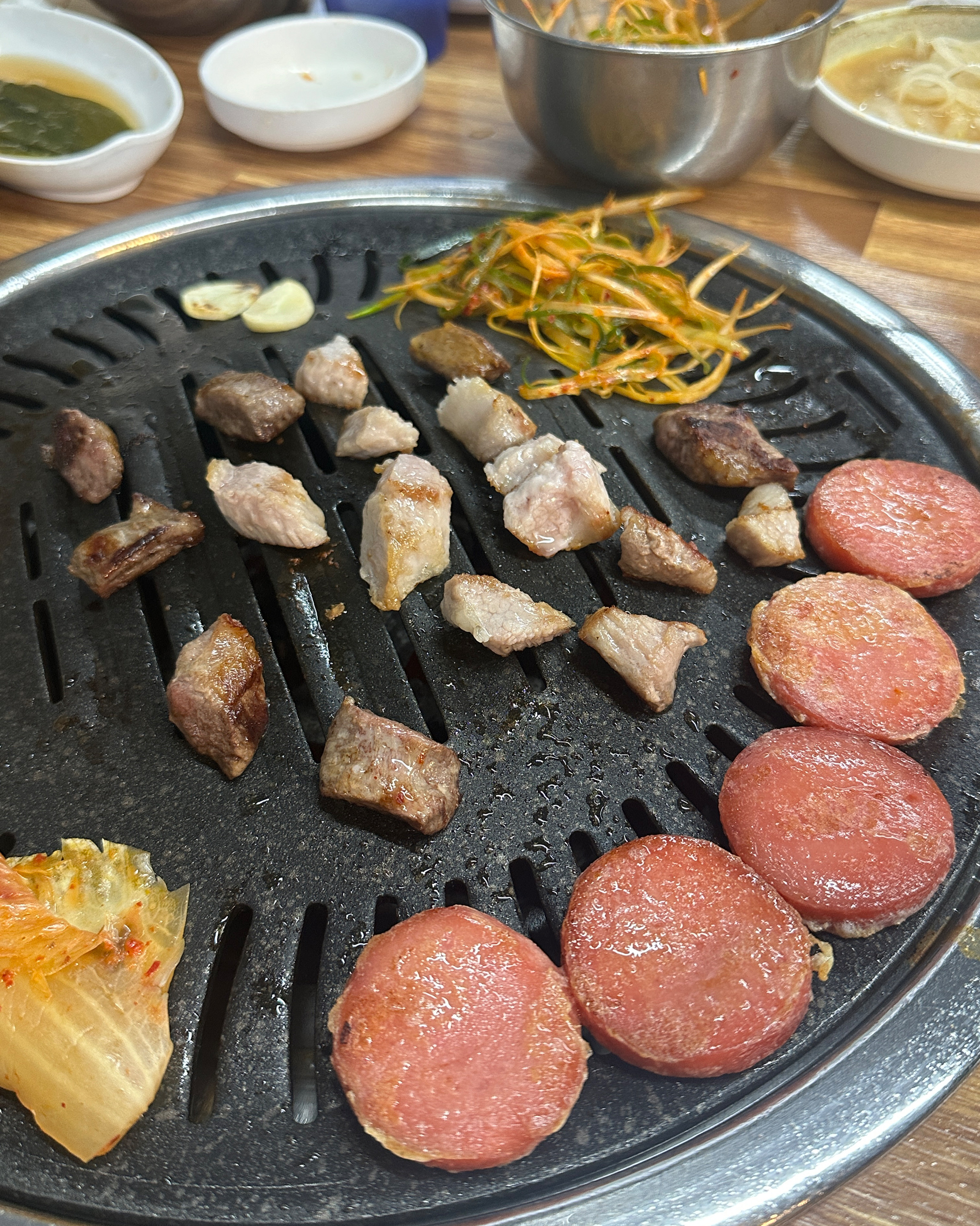 고기 양과 질 모두 훌륭해요!! - 권선동 맛집 그집애