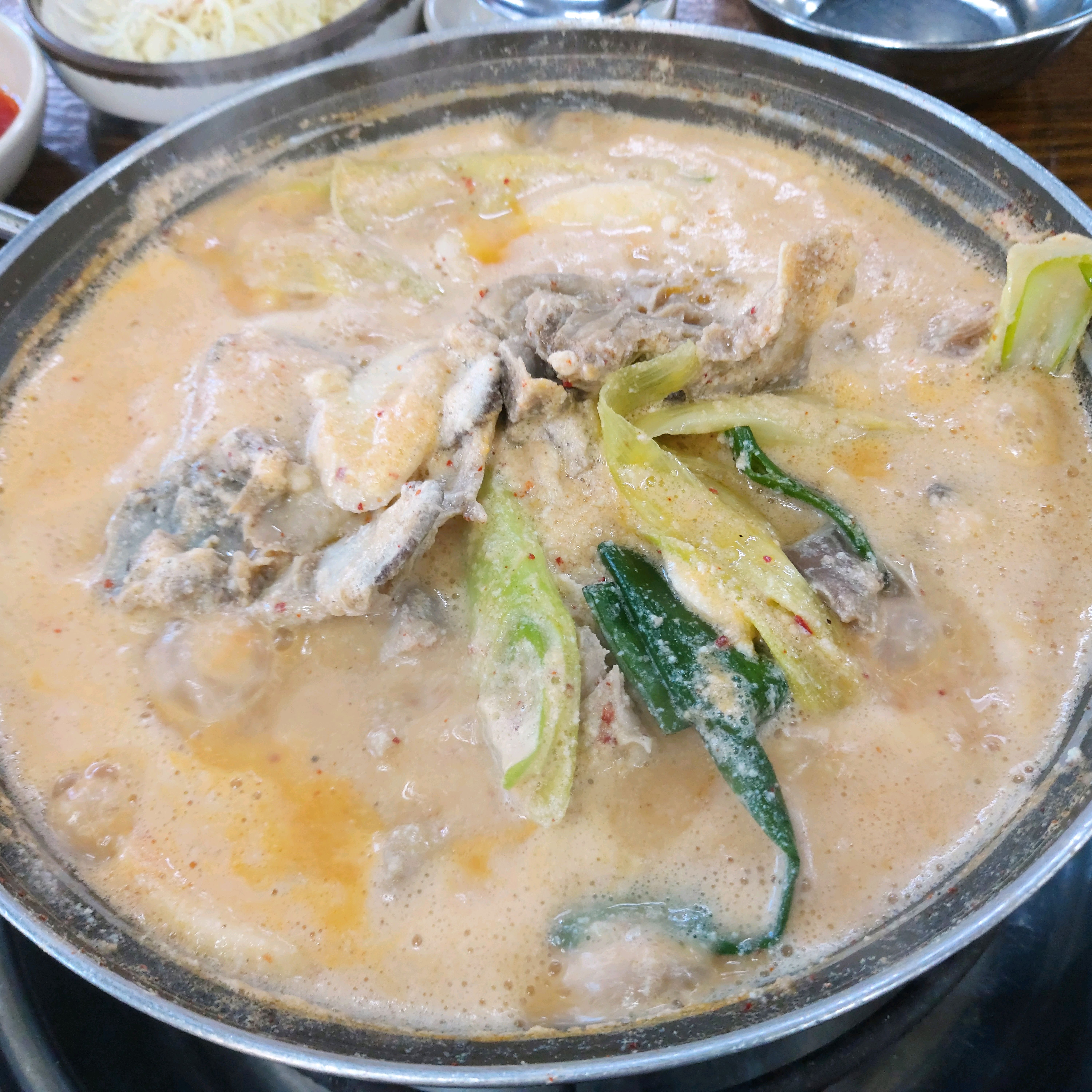 감자탕에 비지가 들어가 좀 특이해요 - 안양 맛집 안양감자탕