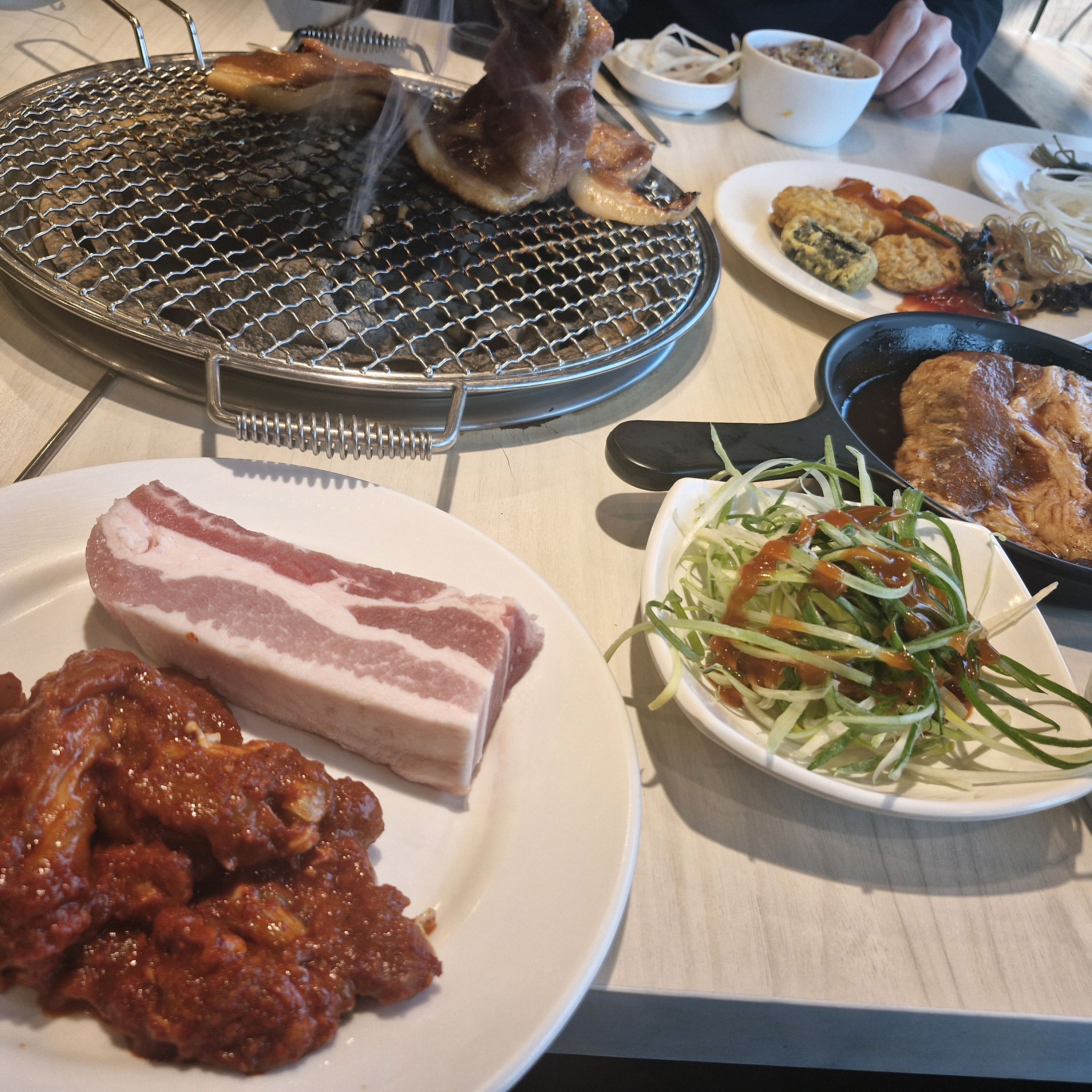 갑자기 양념갈비 쌈싸먹고싶어서 > < - 아차산역 맛집 명륜진사갈비 서울아차산역점