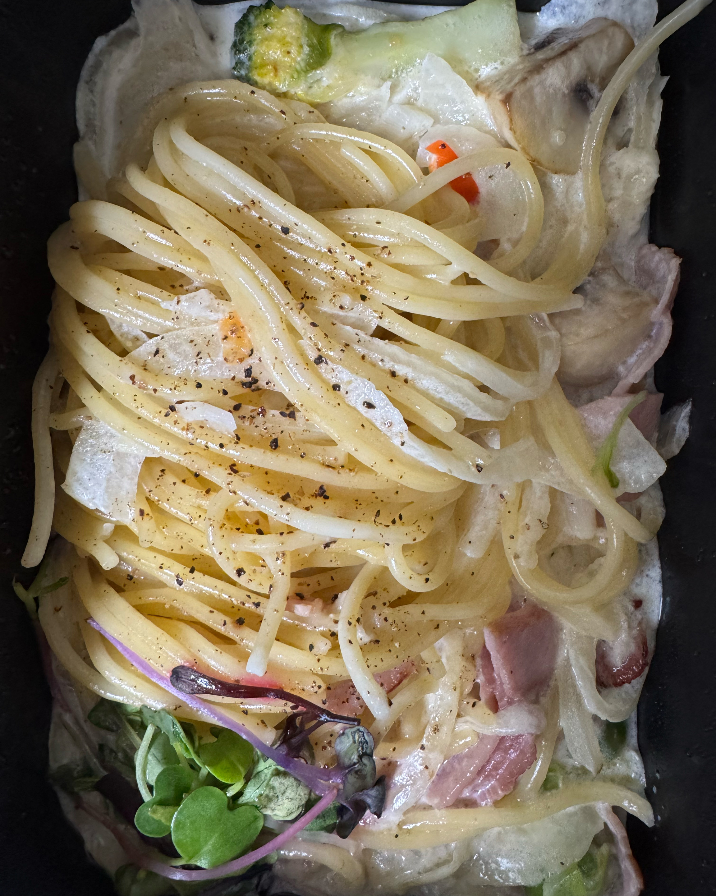 까르보나라 크림소스가 듬뿍 너무맛있어요 - 퇴계동 맛집 홍익돈까스 춘천점