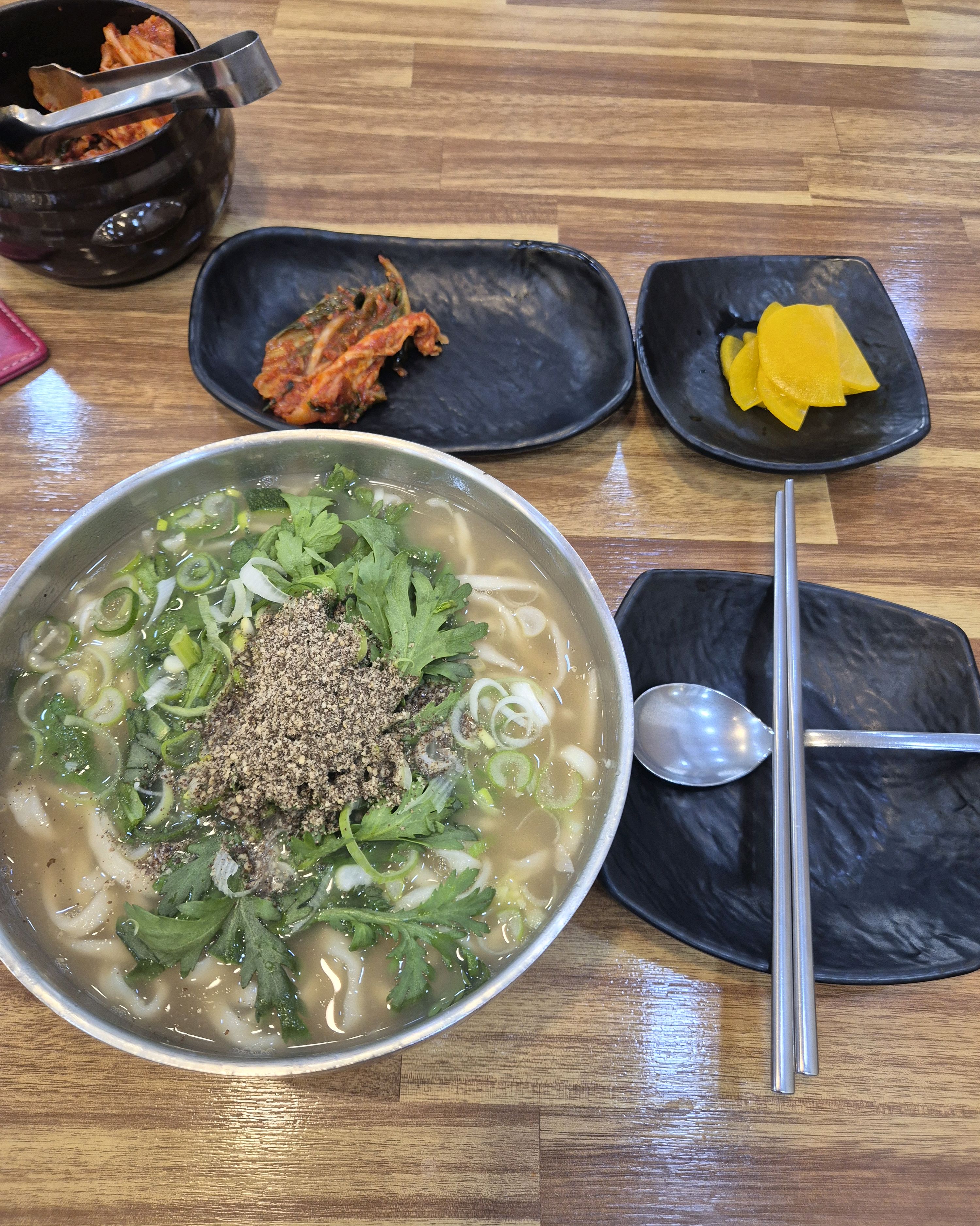 김치가 넘 맛있어요! - 대전 맛집 미소본가스마일칼국수