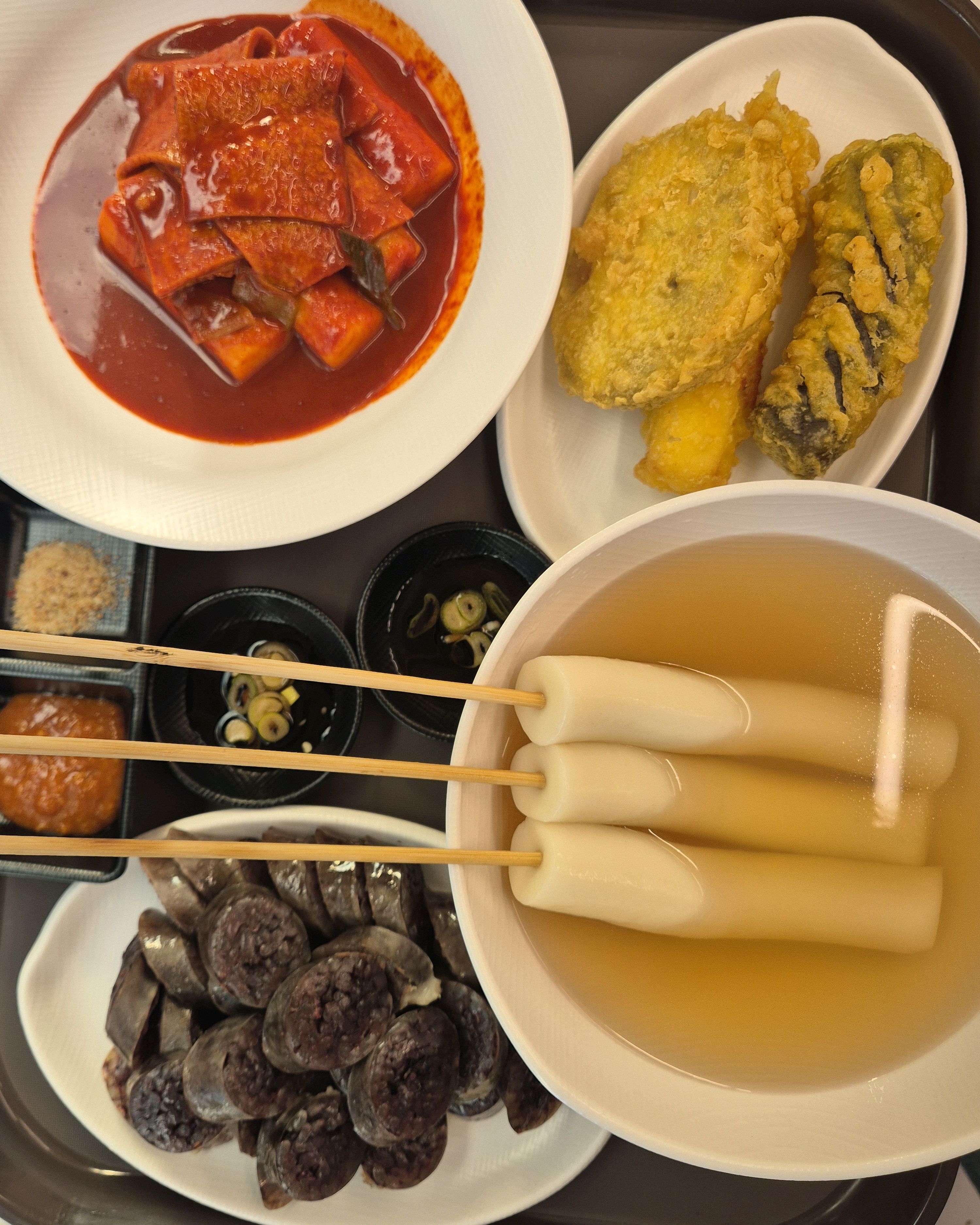 물떡이랑 너무 맛나요! 순대 튀김도 색달라서 맛나게 먹은 것 같아요😄 간단하게 먹고가기 좋