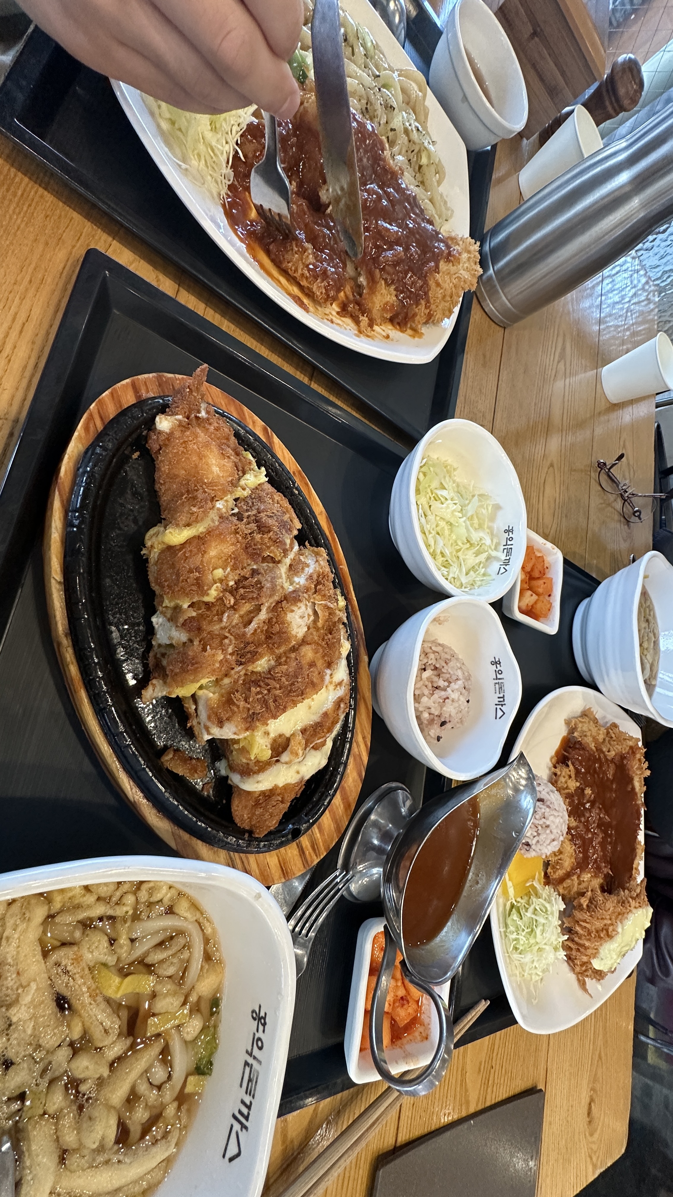 잘먹고왔어요 근데 고구마까스는 고기가 거의 안느껴지않고 고구마랑 치즈만 들어있는듯했어요 ㅎ