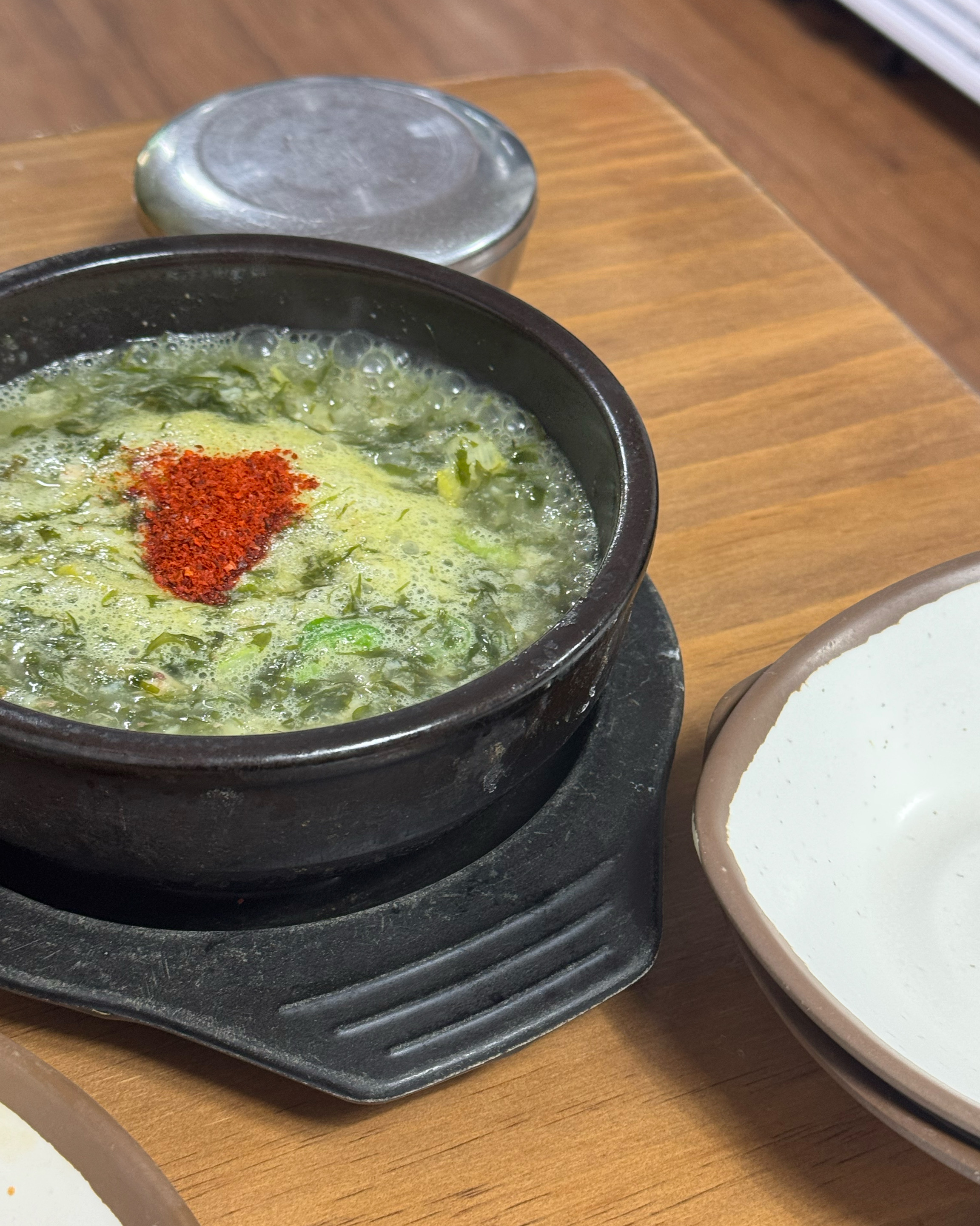 제주도 첫날에 뭐먹지 ~ 하다가 제주도하면 고기국수인데 지난번 제주도 여행때 고기국수만 메