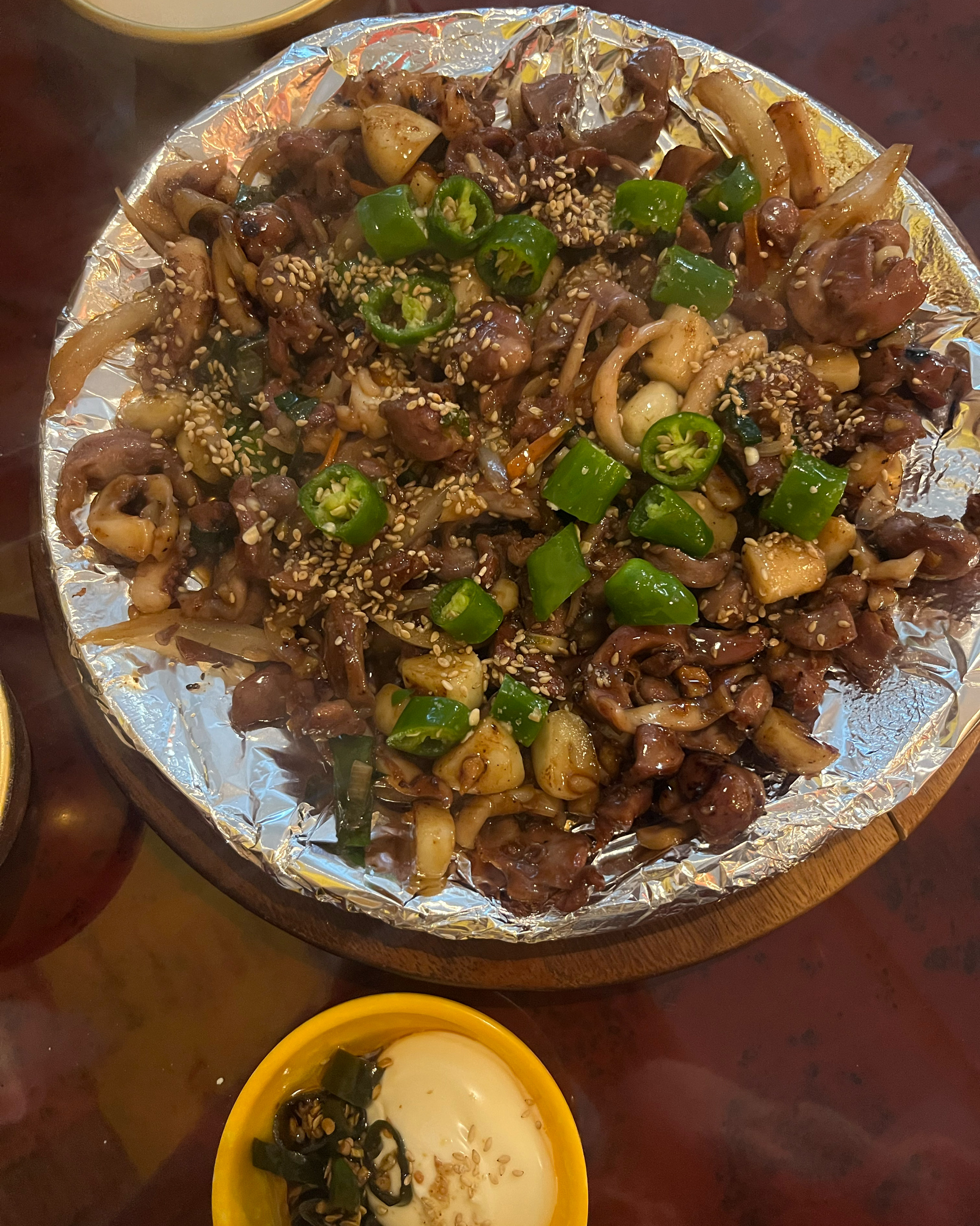 지난번에 알곤이찜이랑 김치전 먹으면서도 너무 맛있었는데 이번에는 사람들이 많이 주문하는 똥