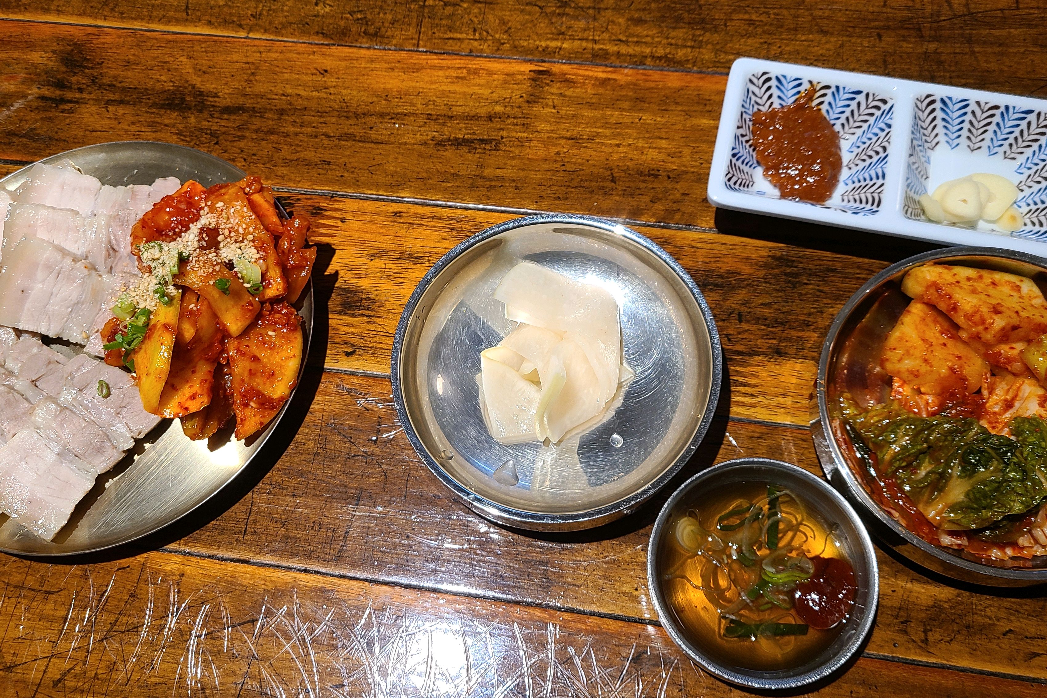 소국밥. 수육, 비빔국수 다 너~~~무 맛있습니다. - 망원동 맛집 달고나