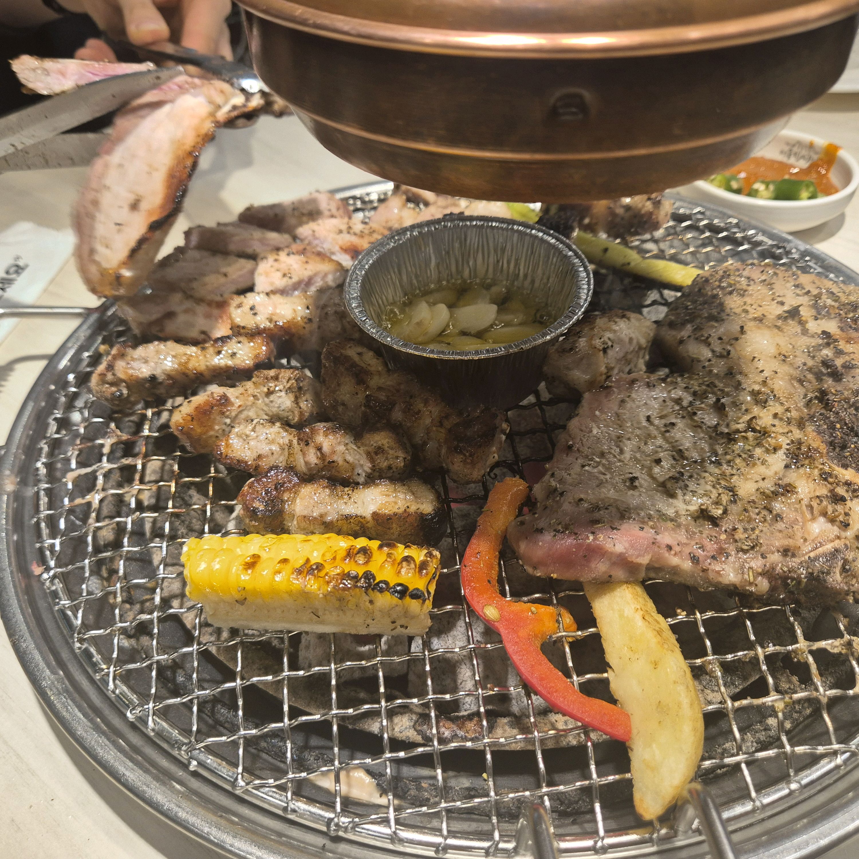맛이...없어요...고기도 질도 너무 안좋고 ㅜㅜ 매장도 단체 예약 때문에 그런가 너무 지
