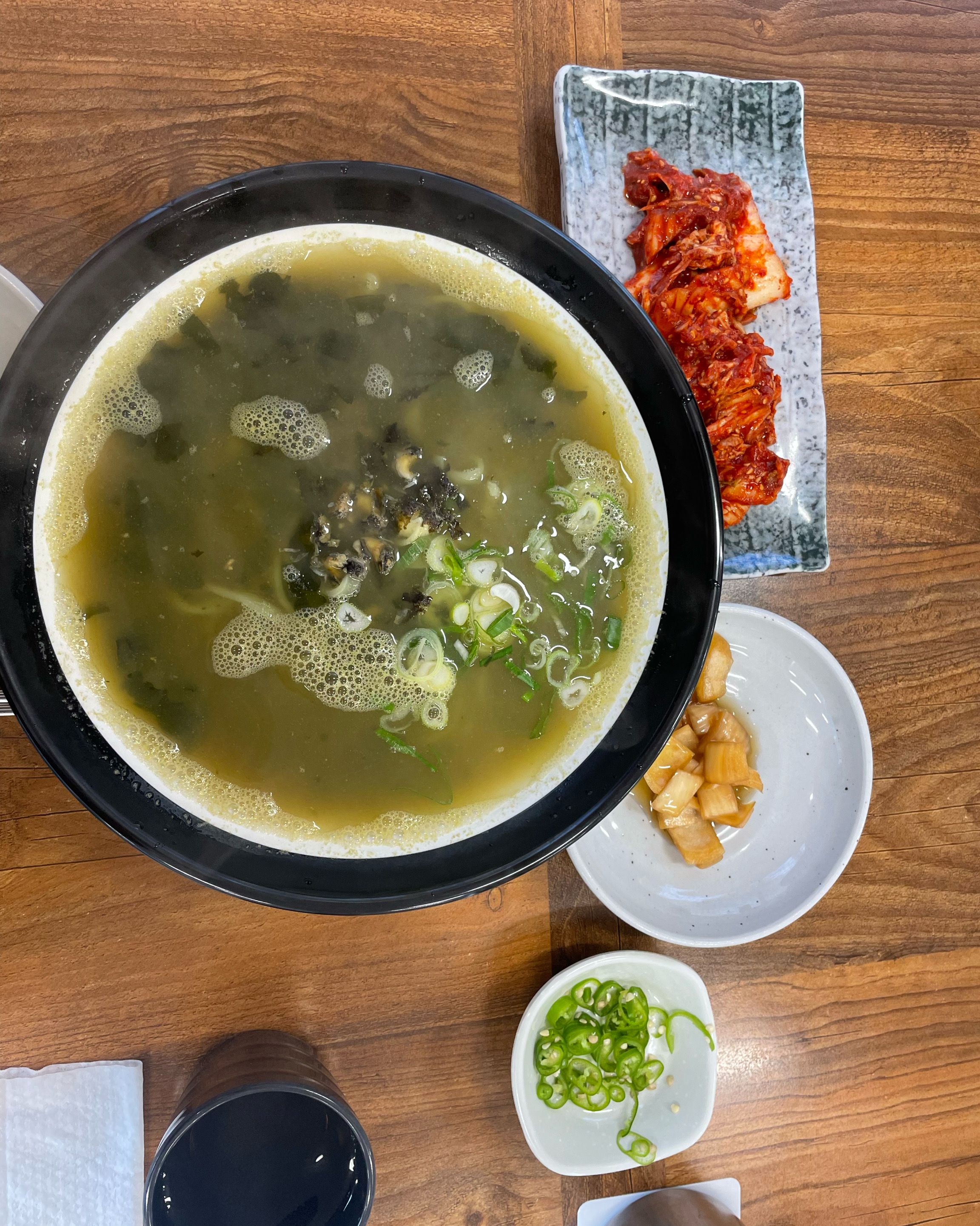 해장하려고 왔어요.. 역시 해장도 원탑입니다👍🏻 - 제주 맛집 웅이네 보말칼국수 제주본점