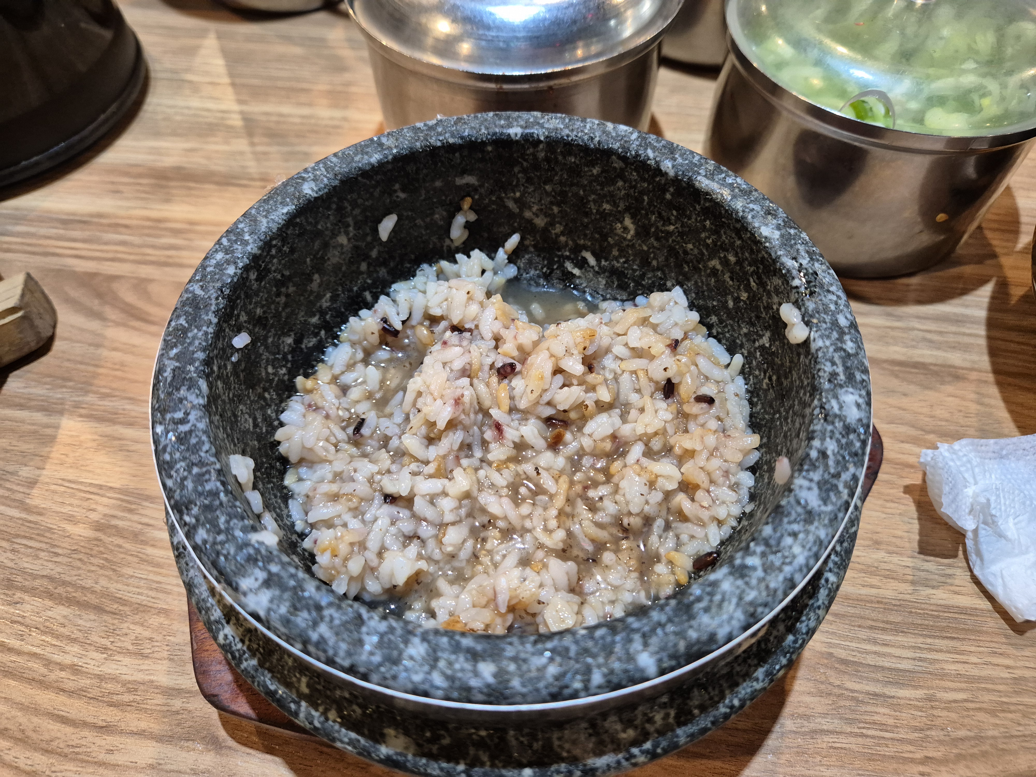 설렁탕 맛집답게 맛있게 잘 먹었습니다^^ 돌솥밥 먹으려고 방문했는데 밑부분이 탄건지 쓴 맛