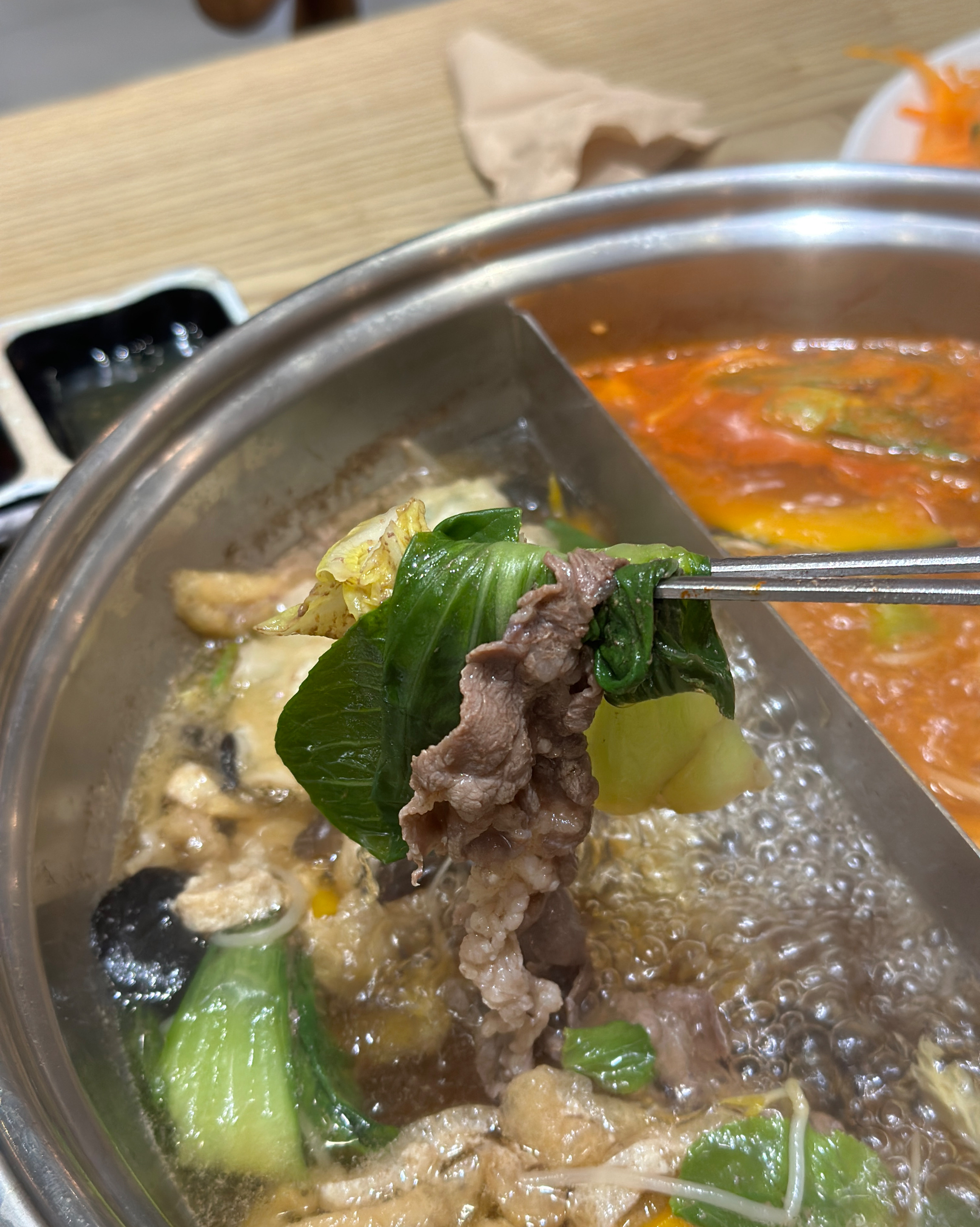 다른 샤브샤브집과 다르게 육수가 진하고 맛있어요 - 부산 괴정 맛집 샤브20 부산사하점