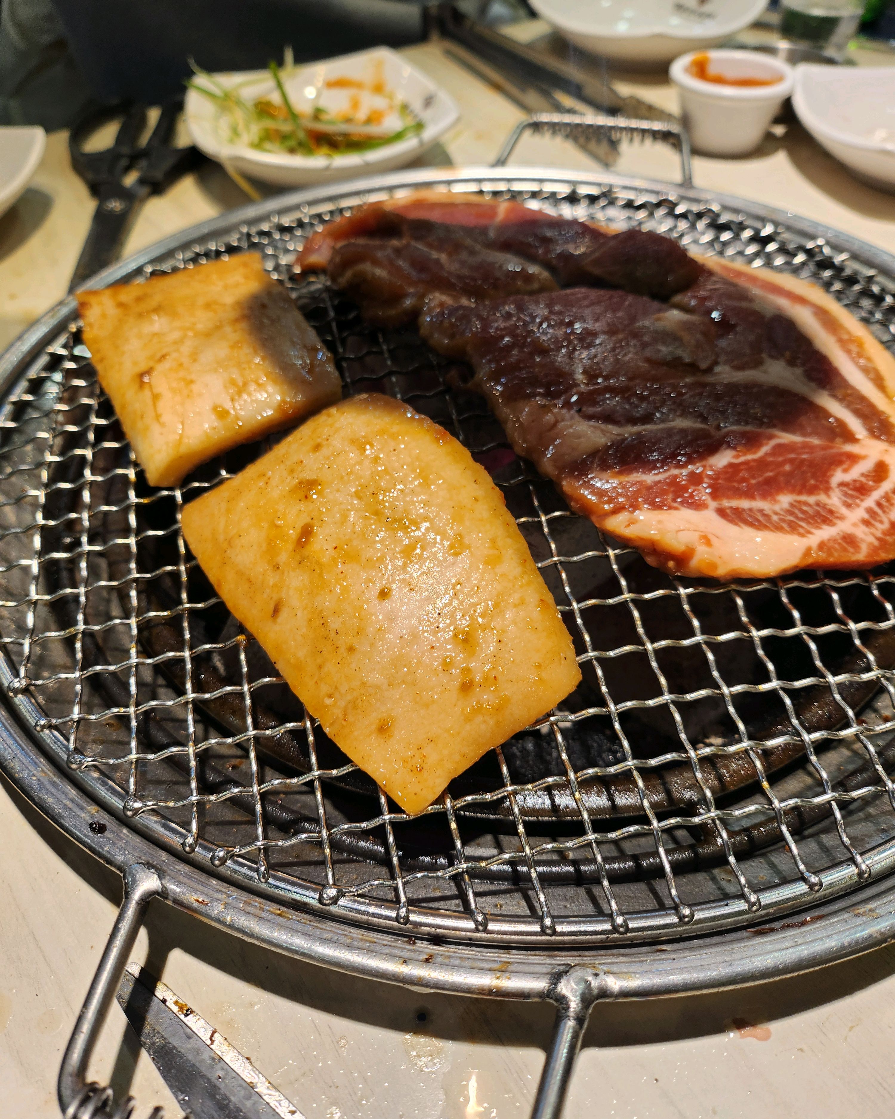 매장이 관리가 잘 되고, 사장님과 직원분들이 친절해요. 매장이 넓어서 쾌적하고 환기가 잘되